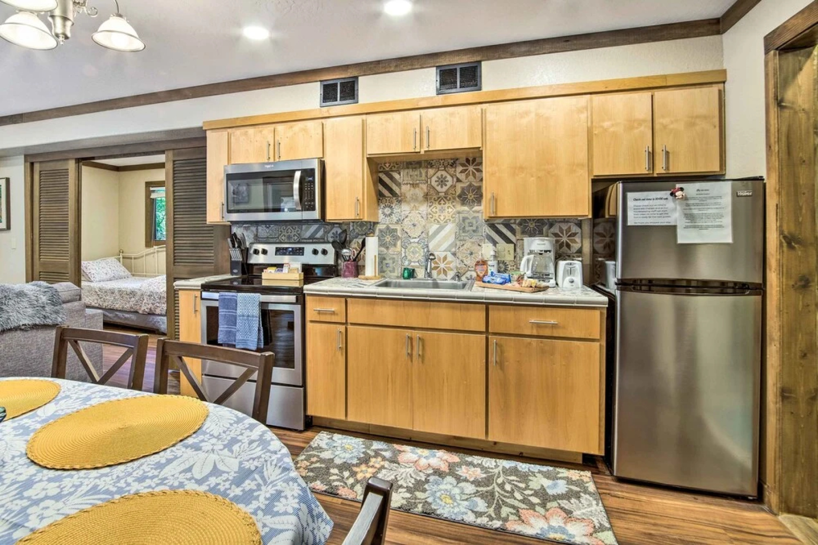 Coos Bay Cottage w/ Fireplace & BBQ Patio!