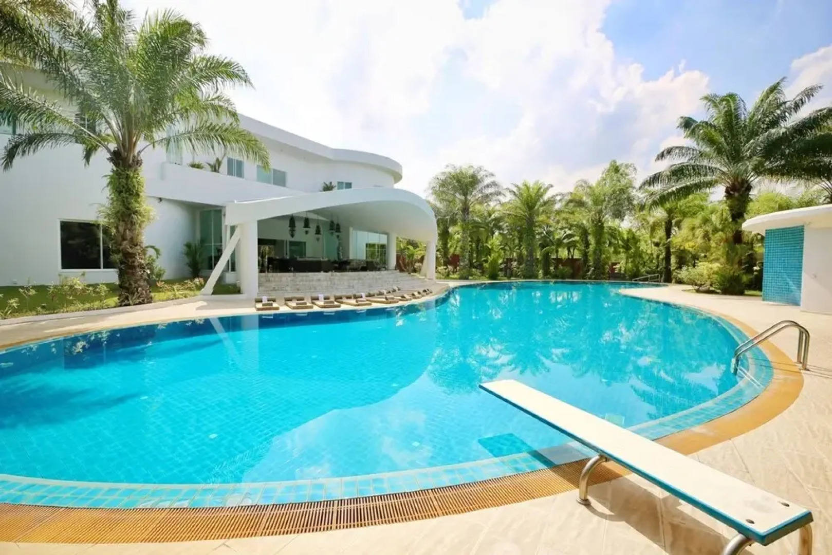 Thaillywood Luxury Palace Unique In Pattaya