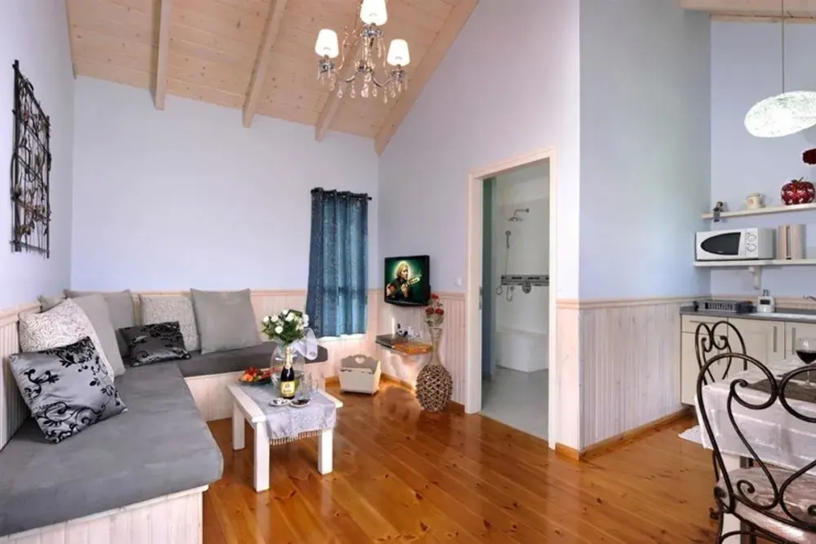 Hen Chalet & Suites in Had Nes