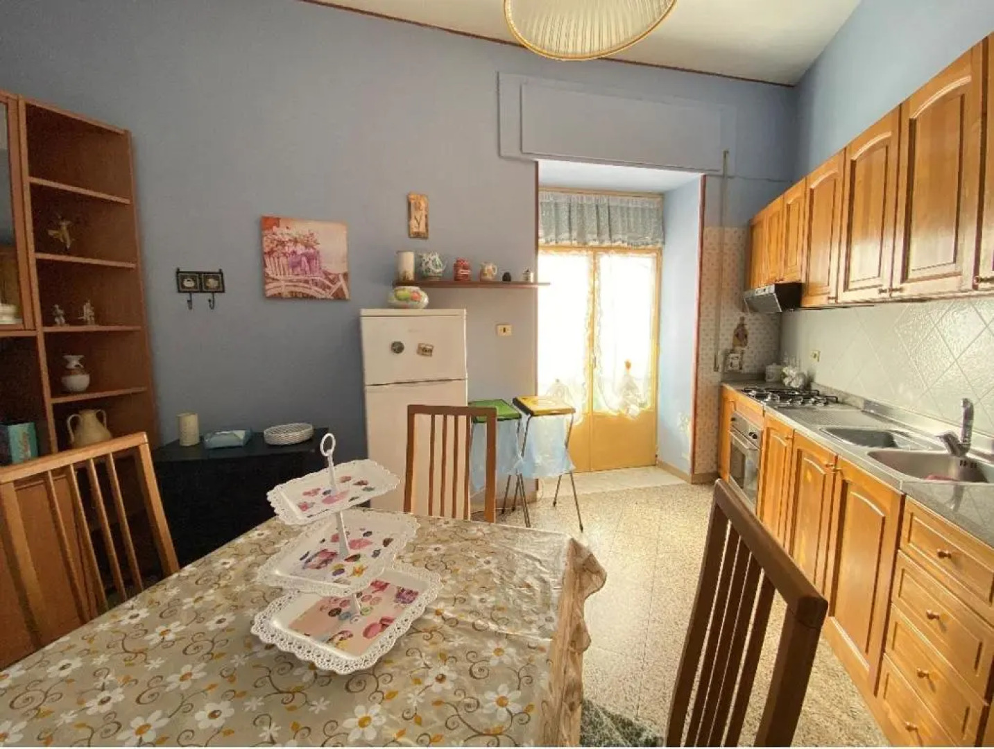 Appartamento con due stanze, bagno e cucina