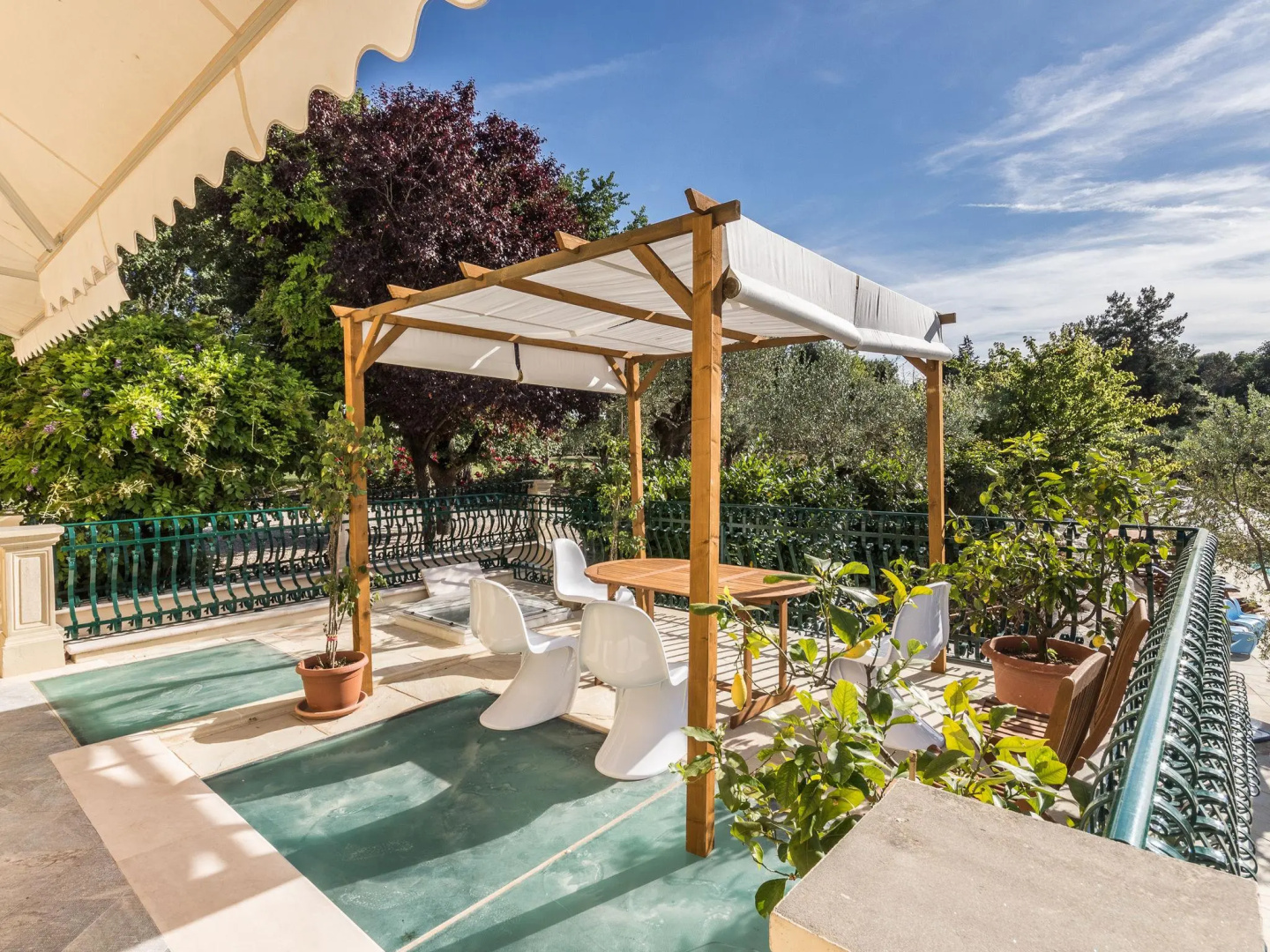 Luxury Mansion in Mondavio with Swimming Pool