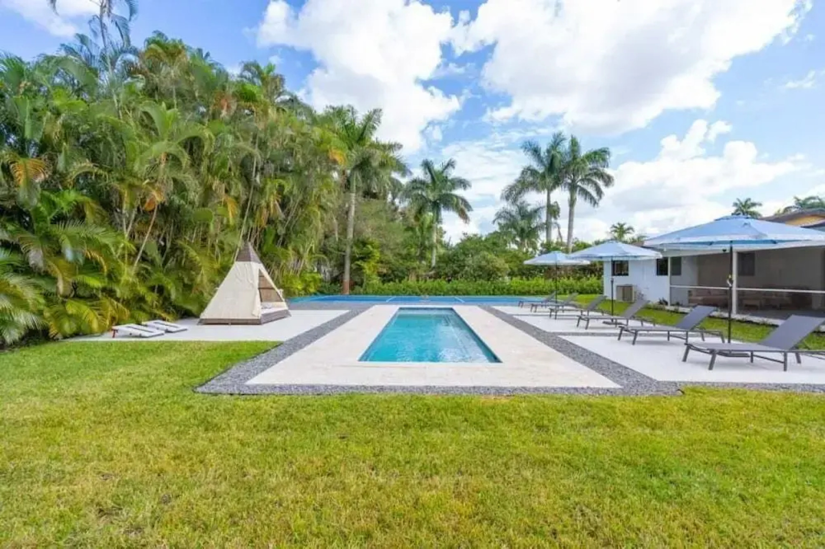 4br Biscayne River Home: Pool & Pickleball Fun 4 Bedroom Home