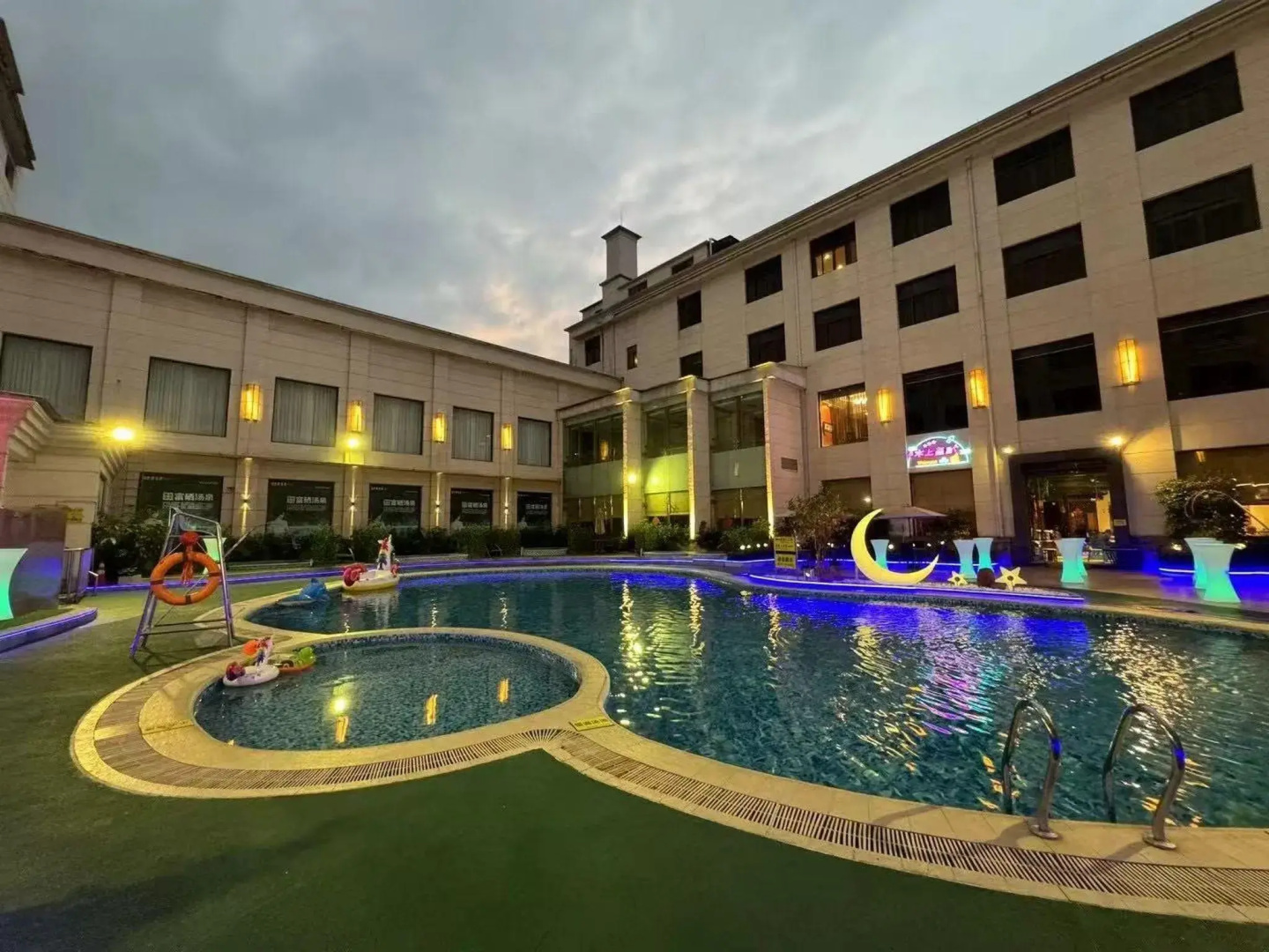 Carrianna Hotel