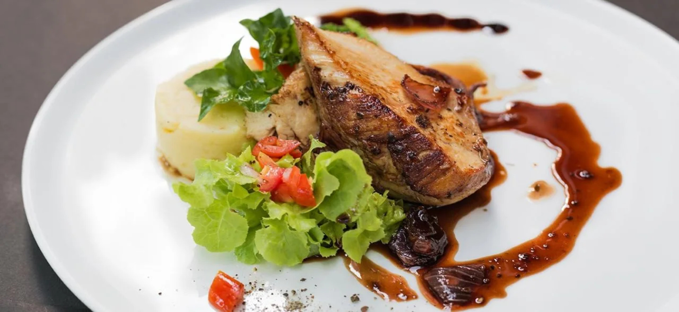 Sai Gon Phu Tho Hotel