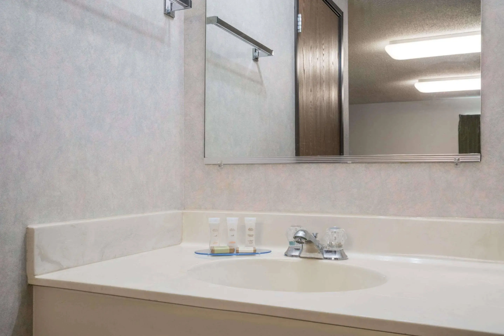 Howard Johnson Inn West Fargo
