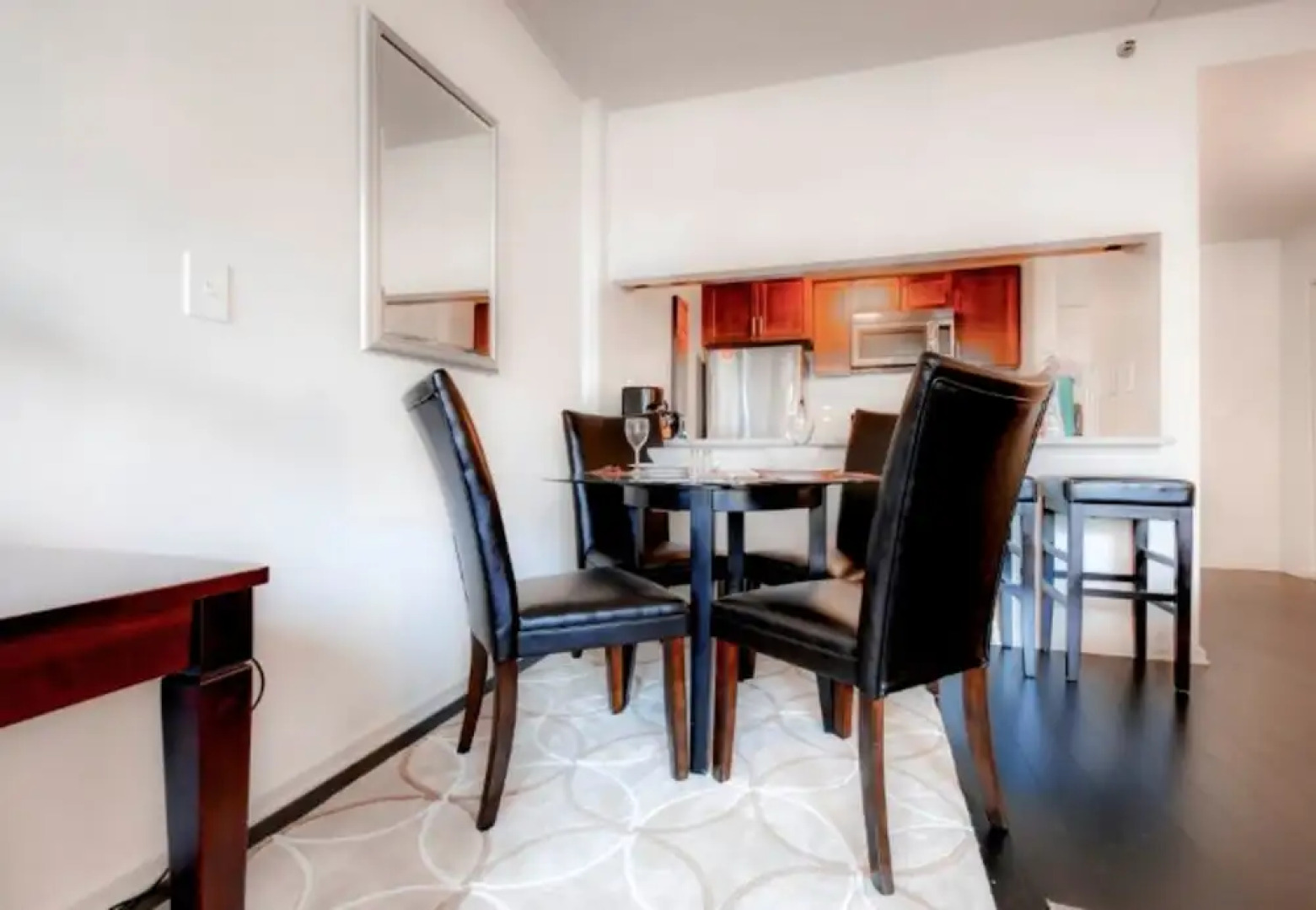 Global Luxury Suites at Commodore Drive