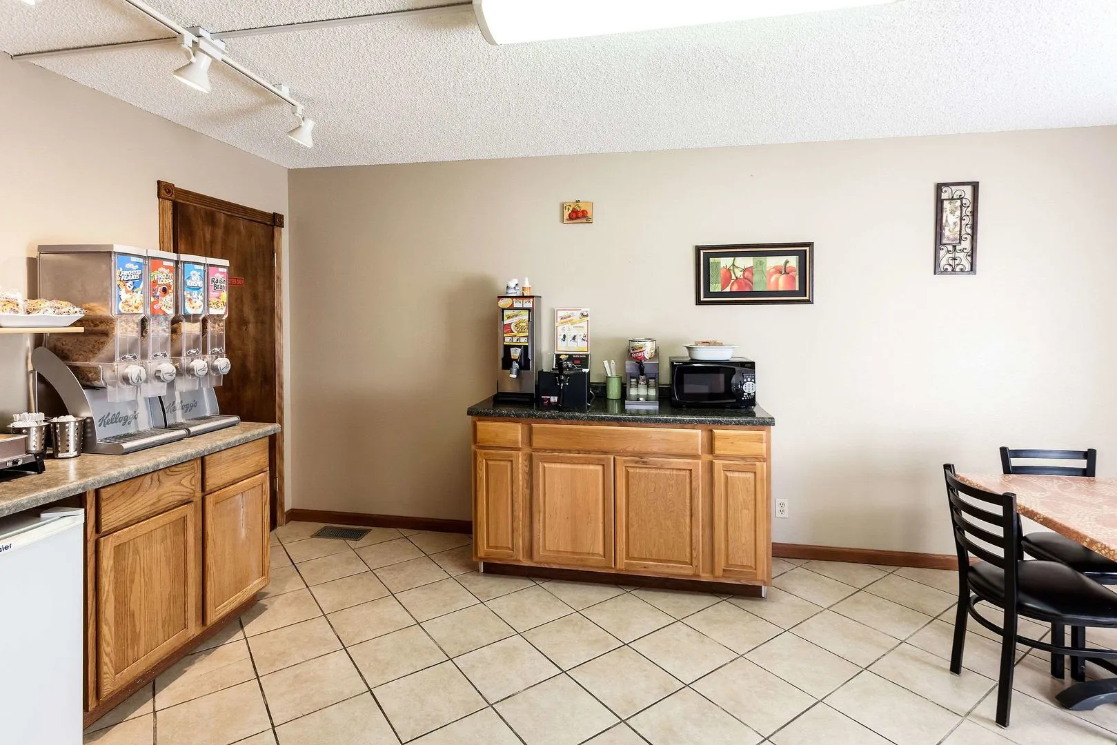 Dragonfly Inn and Suites