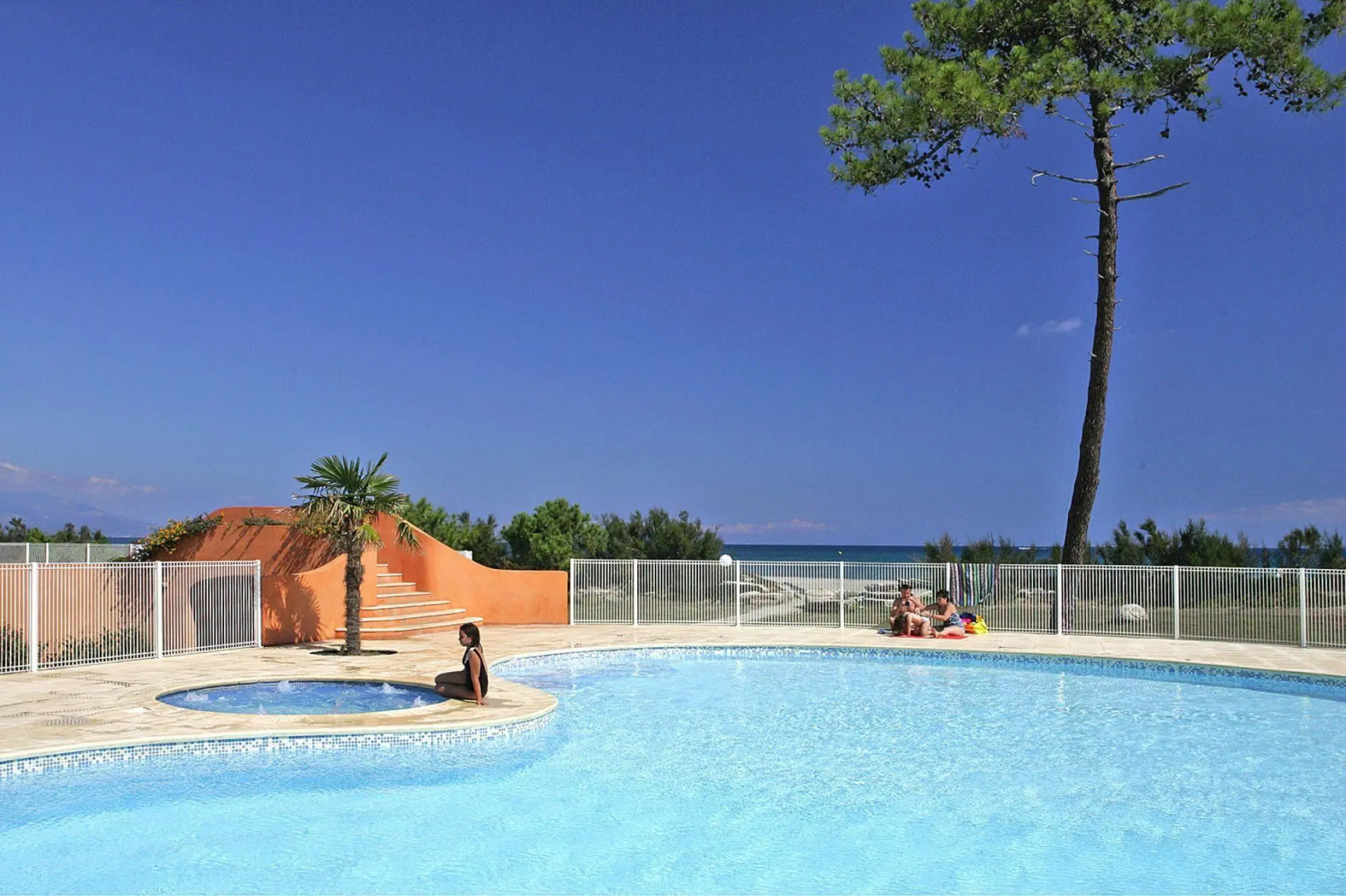 Res. Cala Bianca, Borgo-Plage, apartment near the sea
