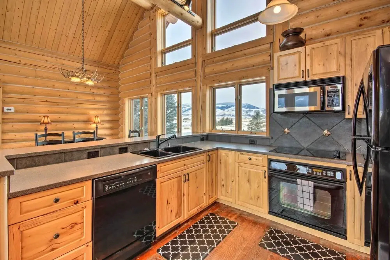 Rustic Livingston Home w/ Deck + Mtn Views!