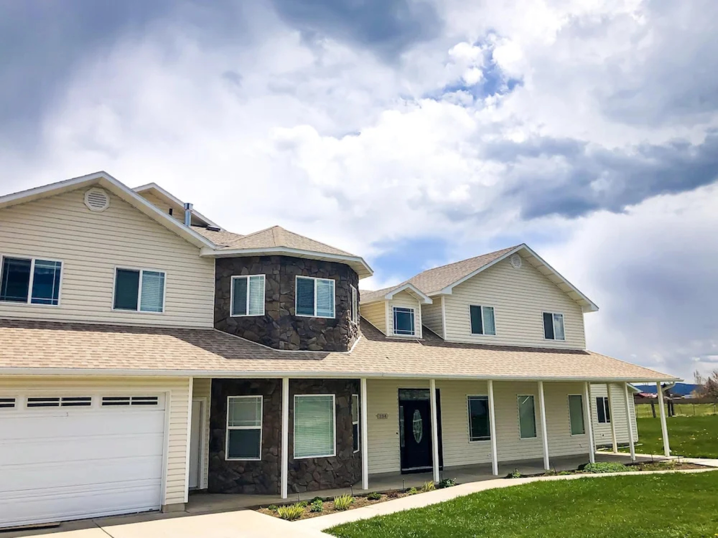 Family Fun Property Between Bear Lake Marina and Raspberry Square, Multiple Game Rooms, Sleeps 32, All New Furniture