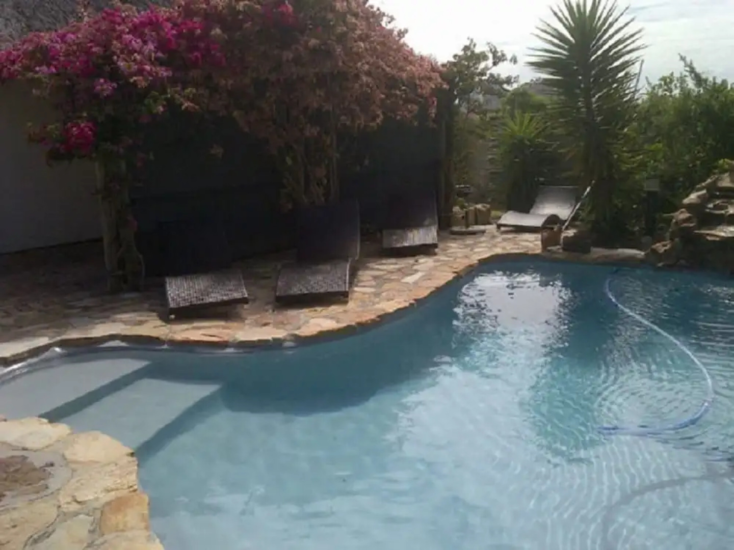 Cottage on the Hill Guest Lodge