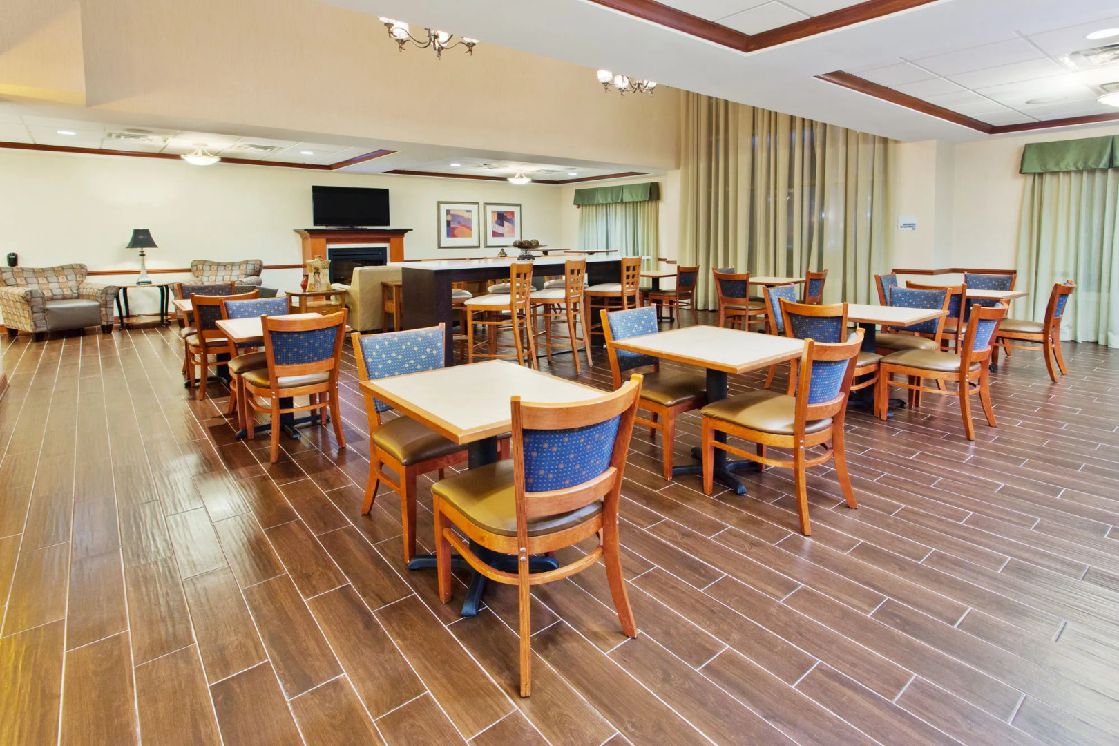 Holiday Inn Express & Suites Baton Rouge East by IHG