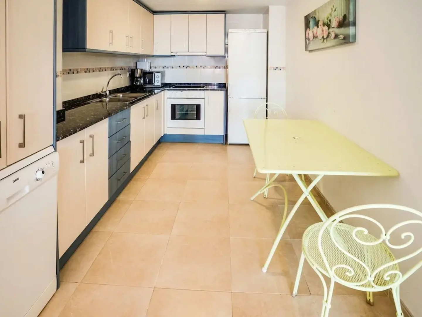 Comfortable Apartment Near the Sea
