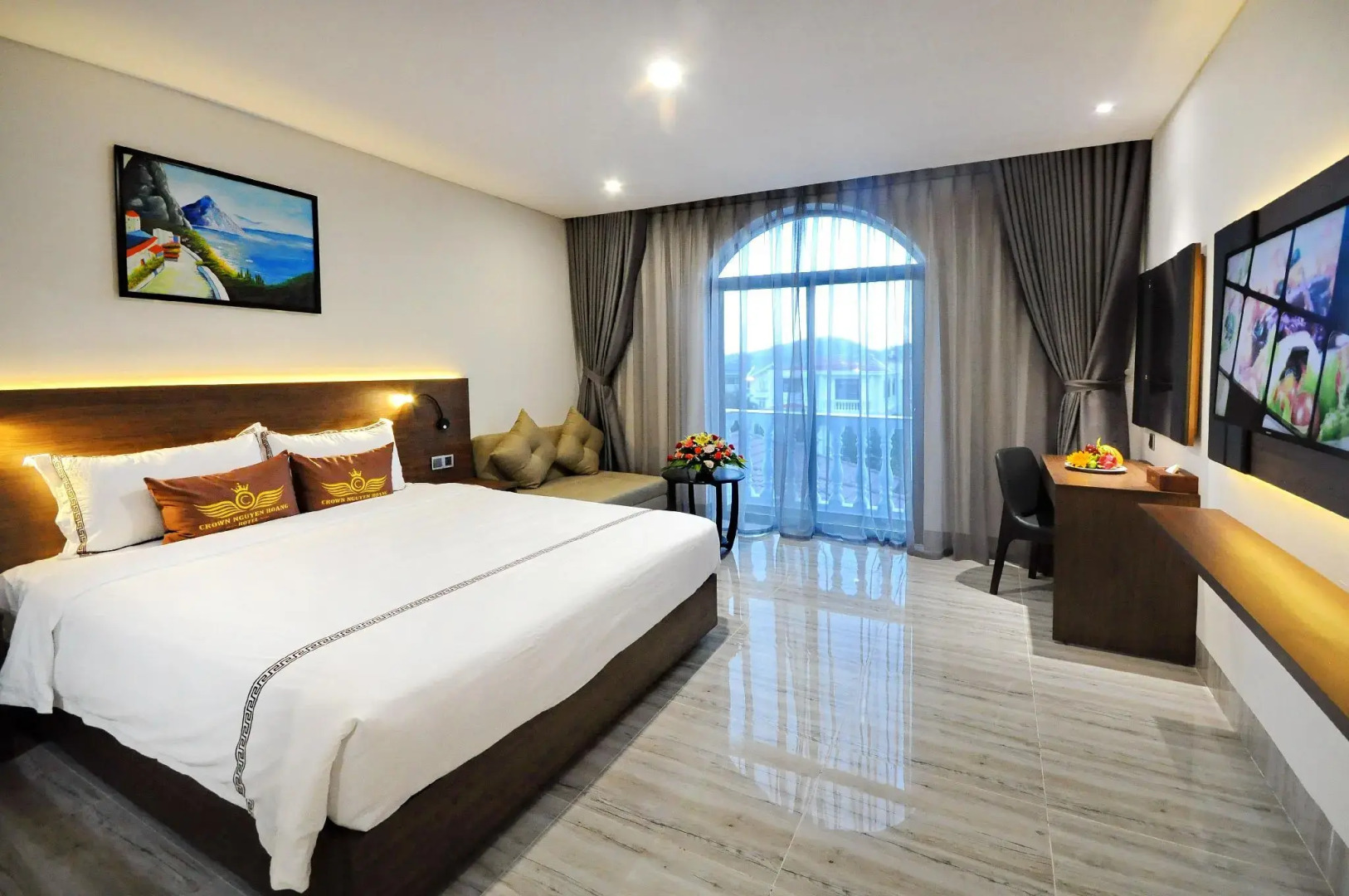 Crown Nguyen Hoang Hotel
