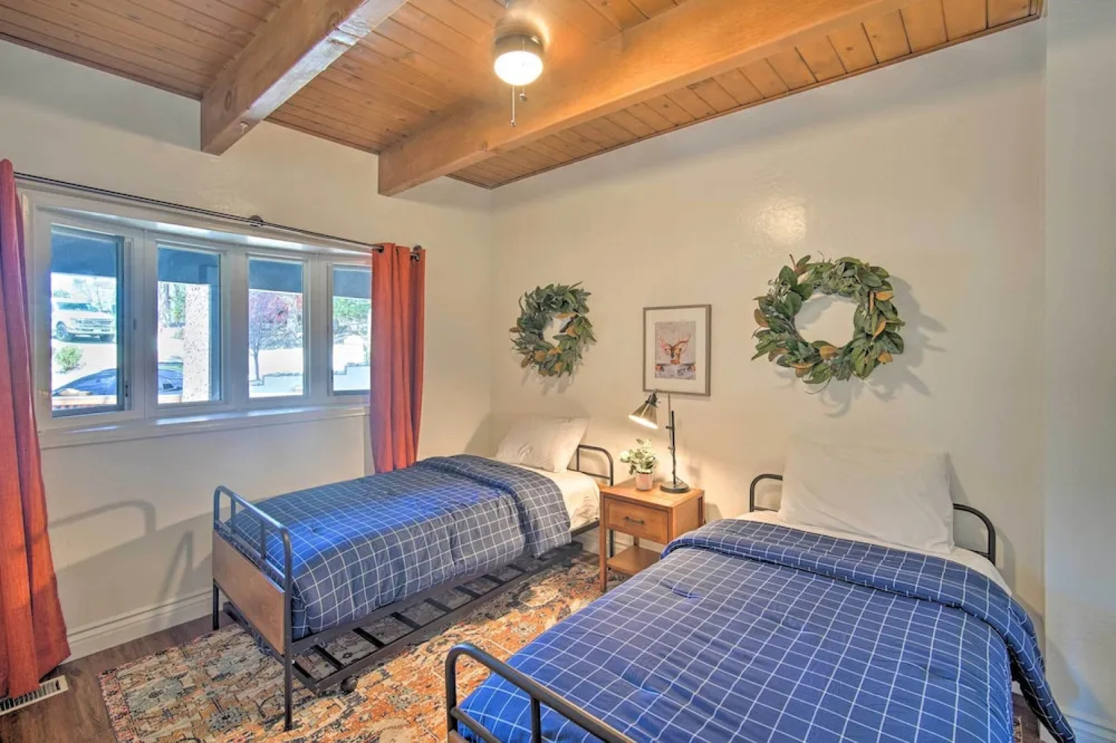 Stunning Lake Arrowhead Home: Decks & Hot Tub