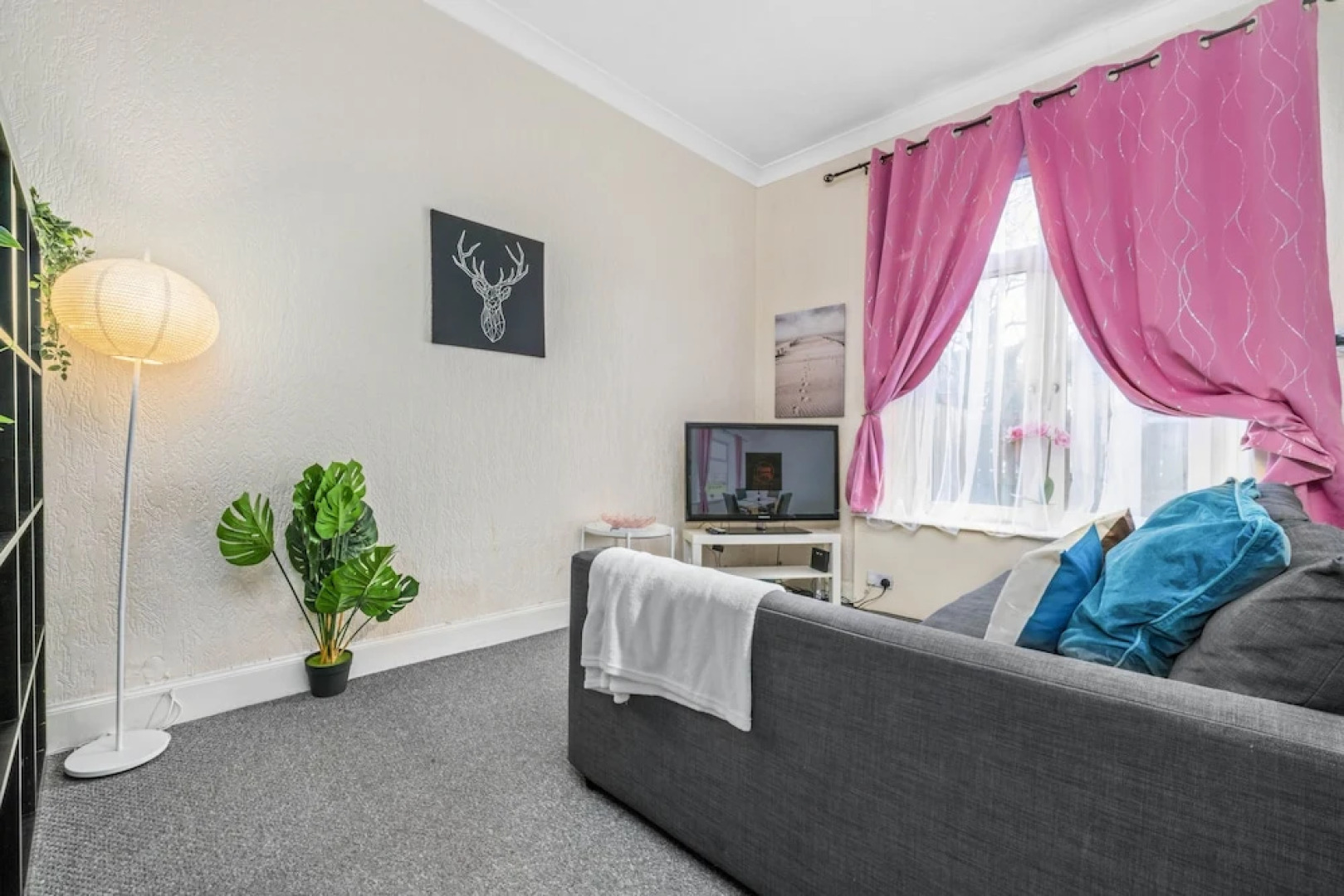 One Bedroom Apartment by Klass Living Serviced Accommodation Bellshill - Elmbank Street Apartment with WIFI  and Parking