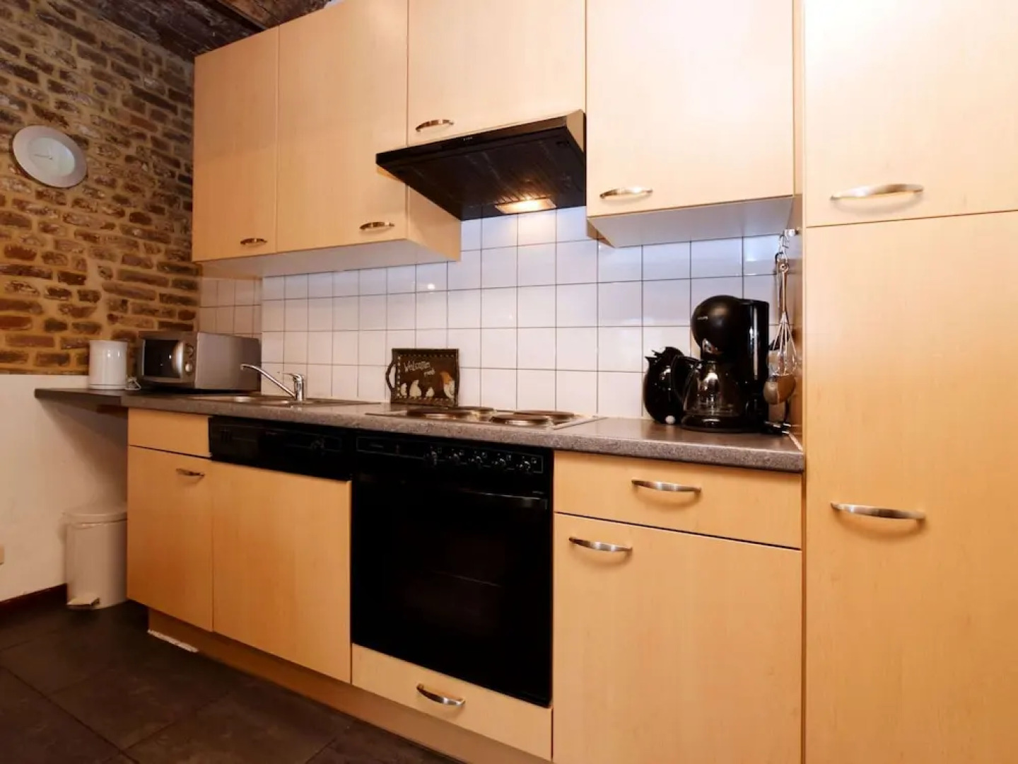 Pleasing Holiday Home in Richelle With Garden, Terrace, BBQ