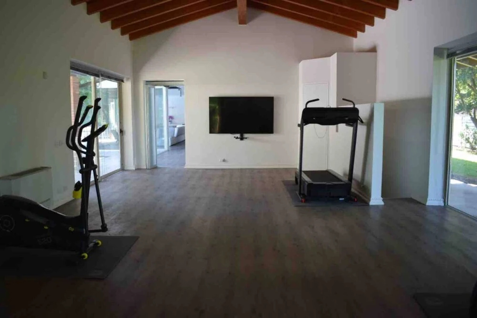 Villa Fermi, With Swimming Pool, Gym, Saunas and Room Equipped With Musical Equipment