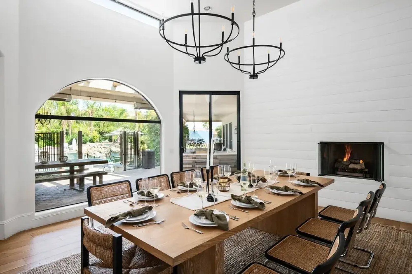 Villa Verbena by Avantstay Expansive Estate w/ B-ball Court, Pool/spa & Entertainer's Yard