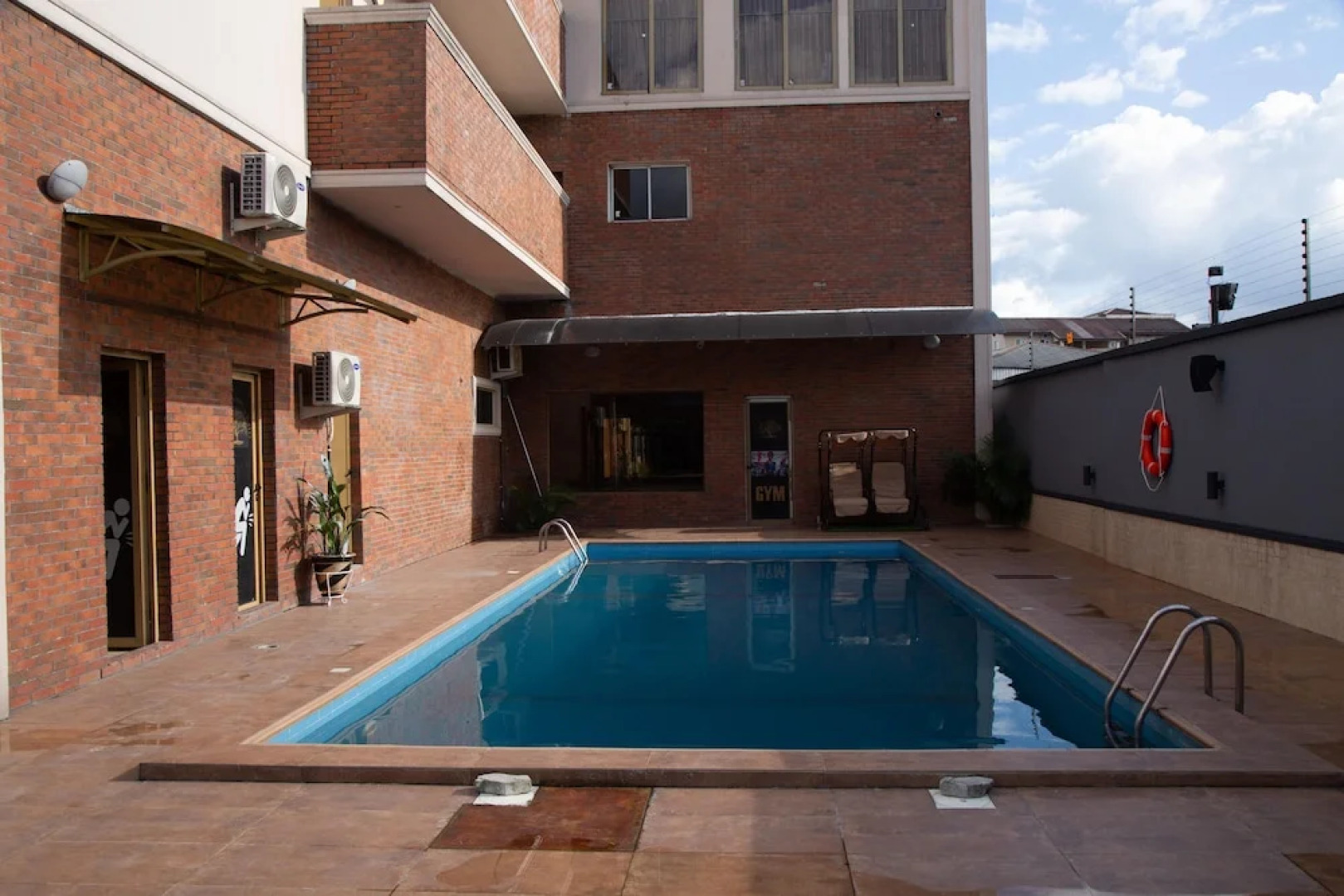 Oak Haven Hotel And Suites