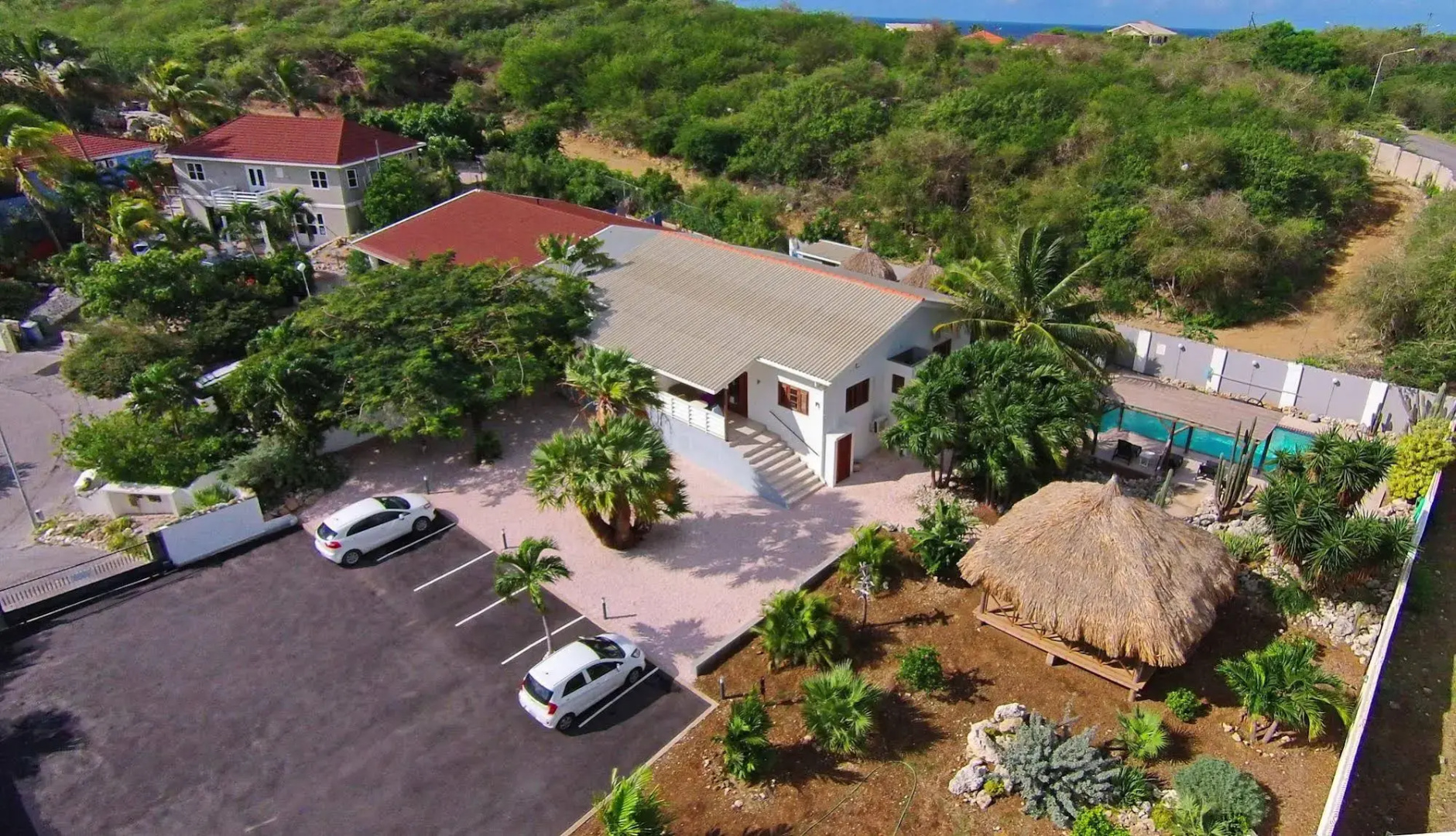 Bantopa Apartments and Villas