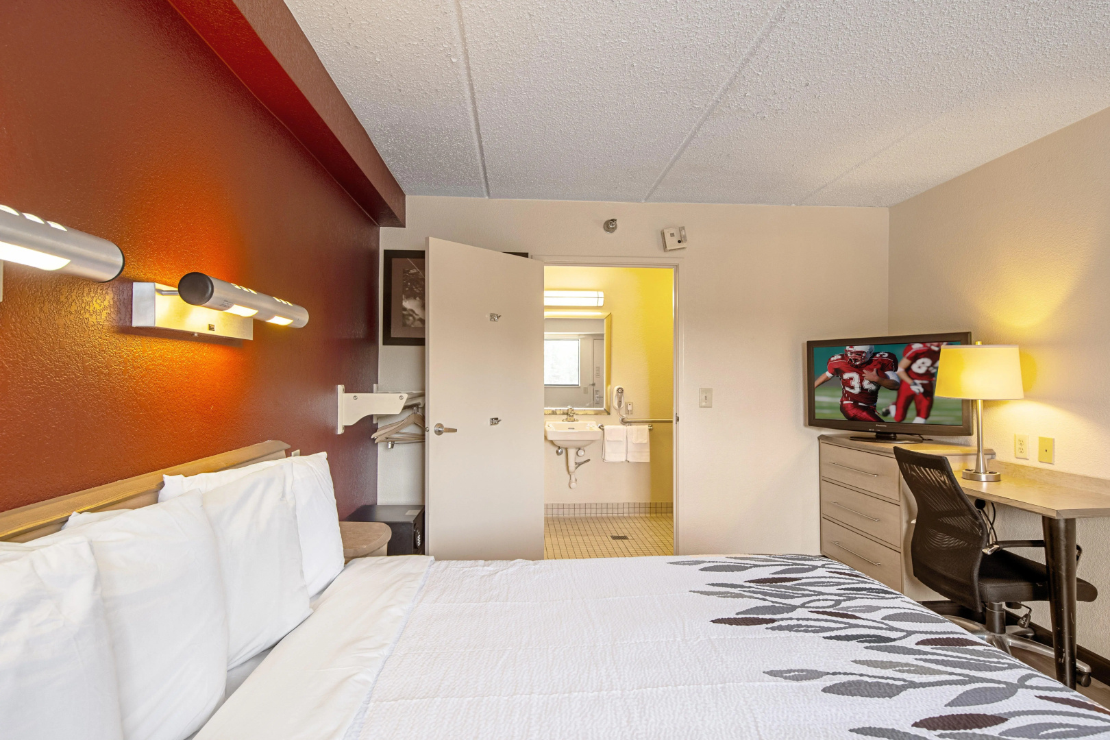 Red Roof Inn Erie – I-90