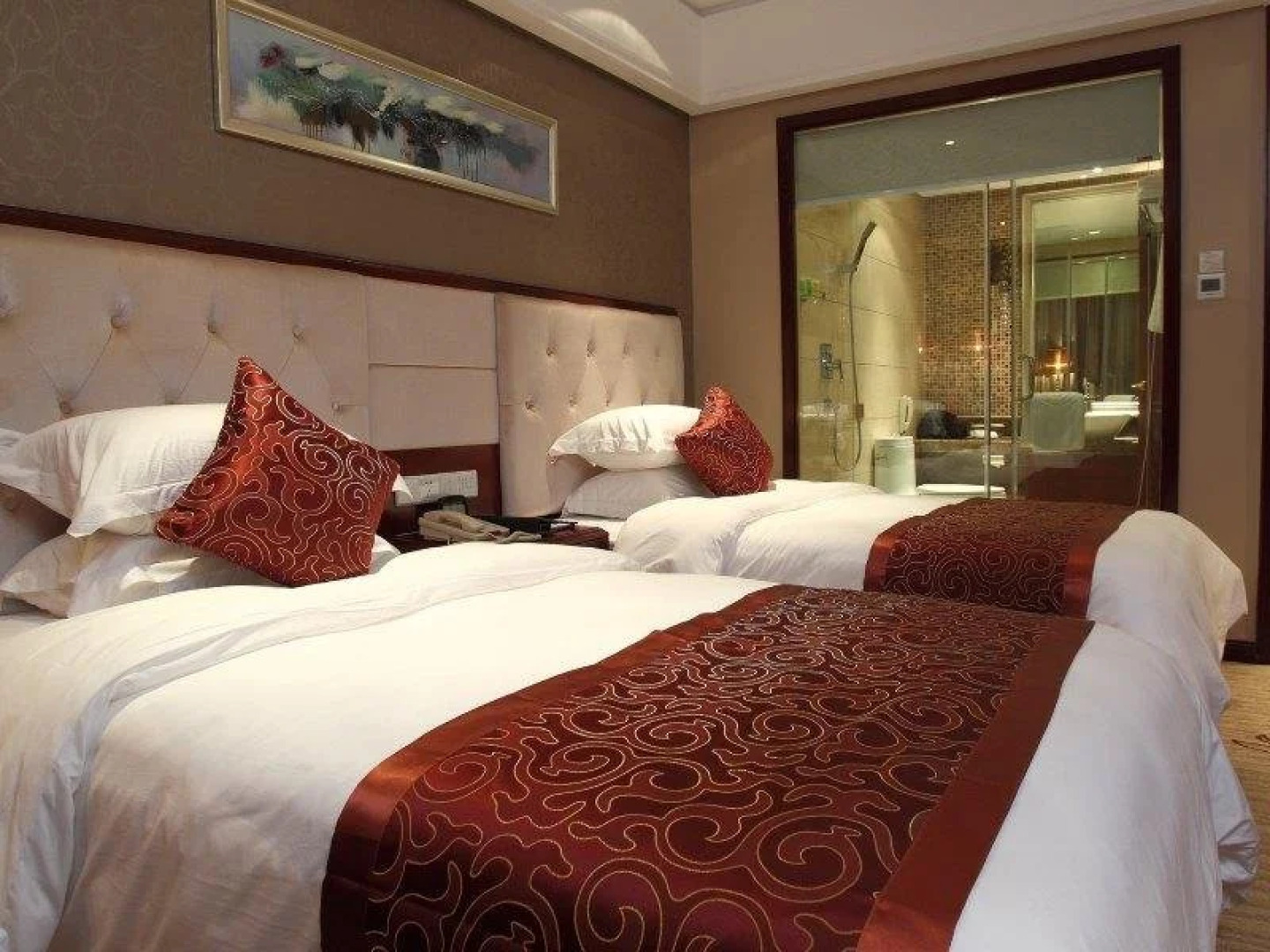 Xinyang East Earl Hotel