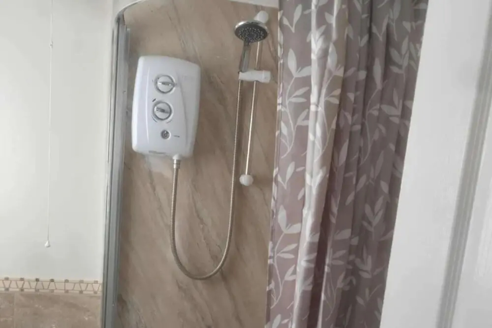 1br-garden-parking-pets-10 Mins to Beach
