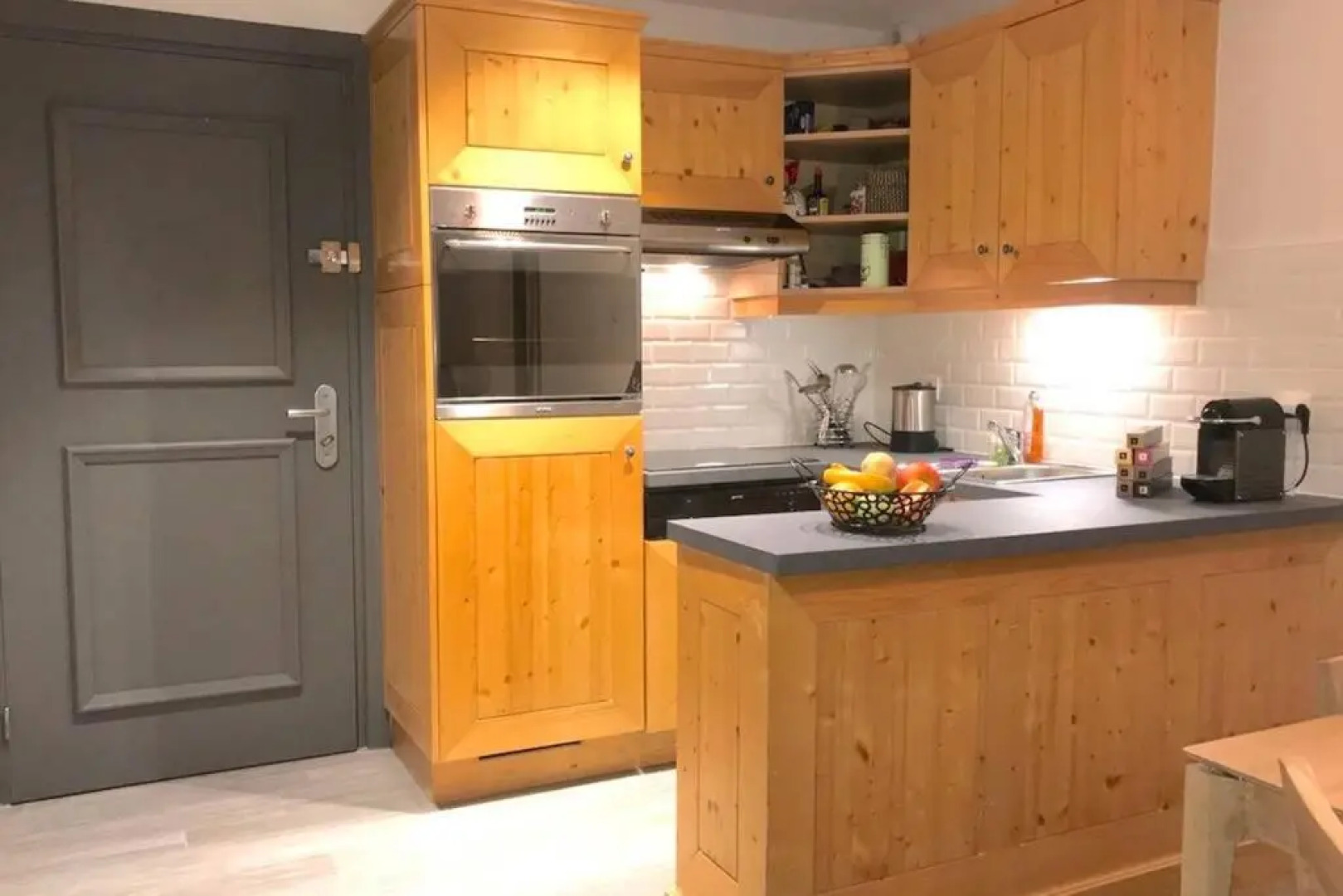 LE CRYTAL 1950 - ARC 1950 Luxury Renovated Premium Apartment - 2 Bedrooms