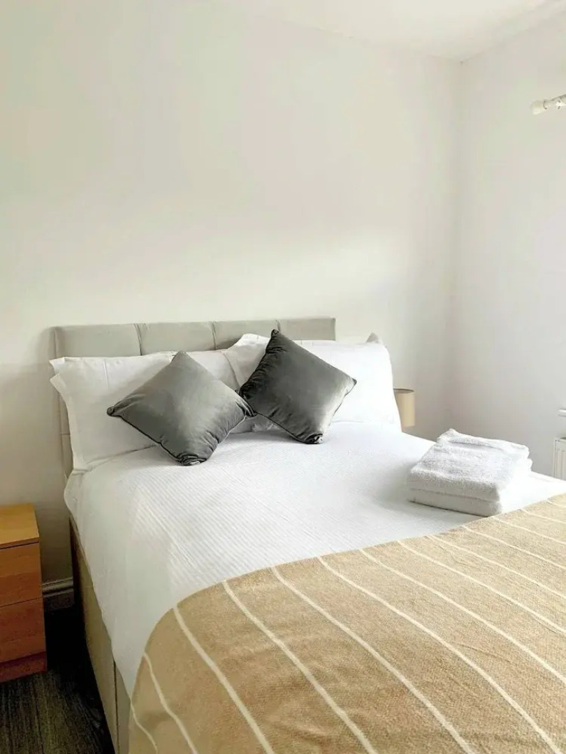 Spacious 4bed Home Near Woking Attractions&nature