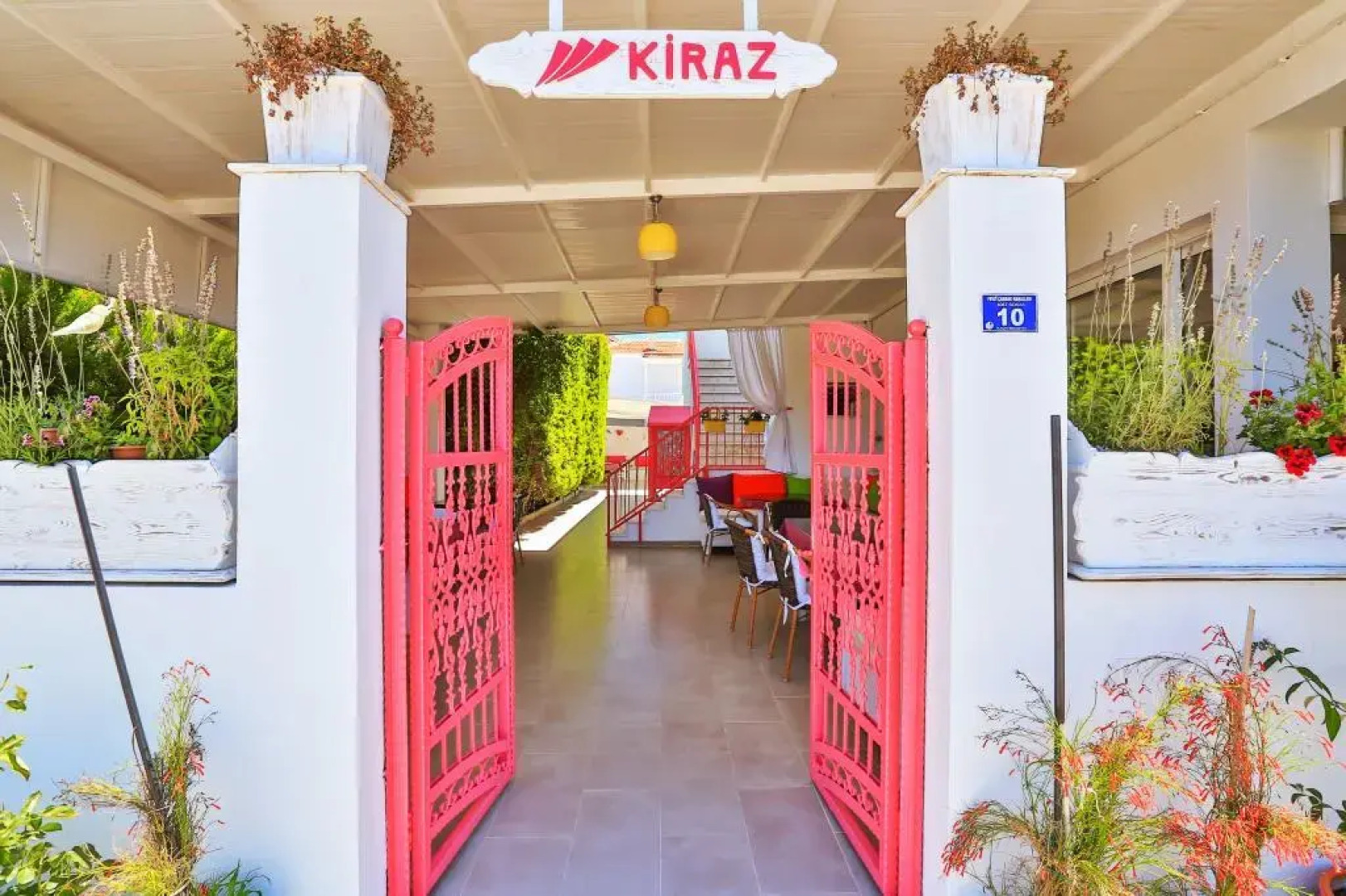 Kiraz Otel Alacati