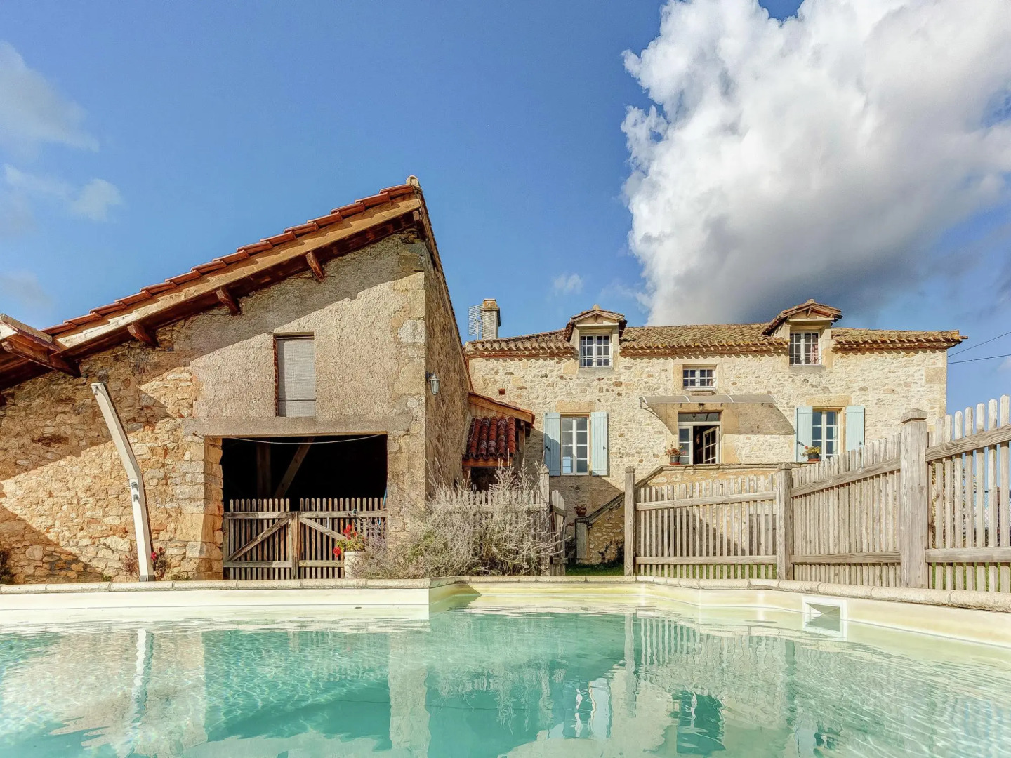 Vintage Holiday Home in Loubejac with a Private Pool