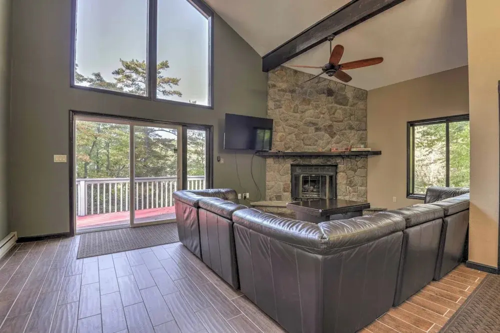 Hot Tub & Fire Pit: Waterfront Lake Harmony Home