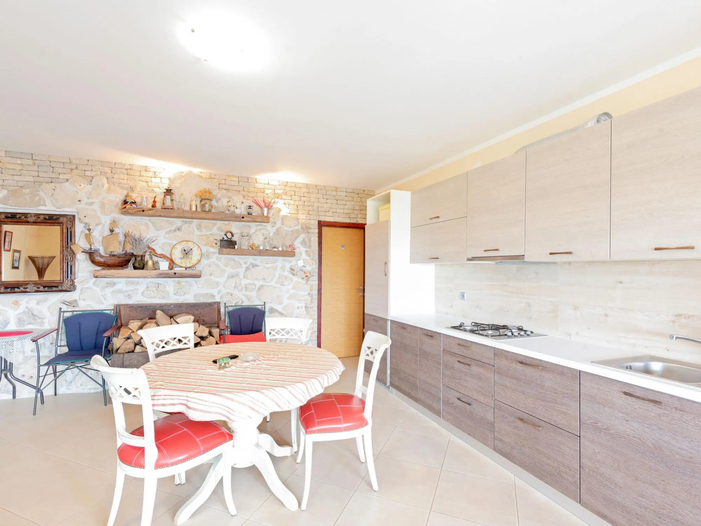 Modern Holiday Home in Mandre with Barbeque