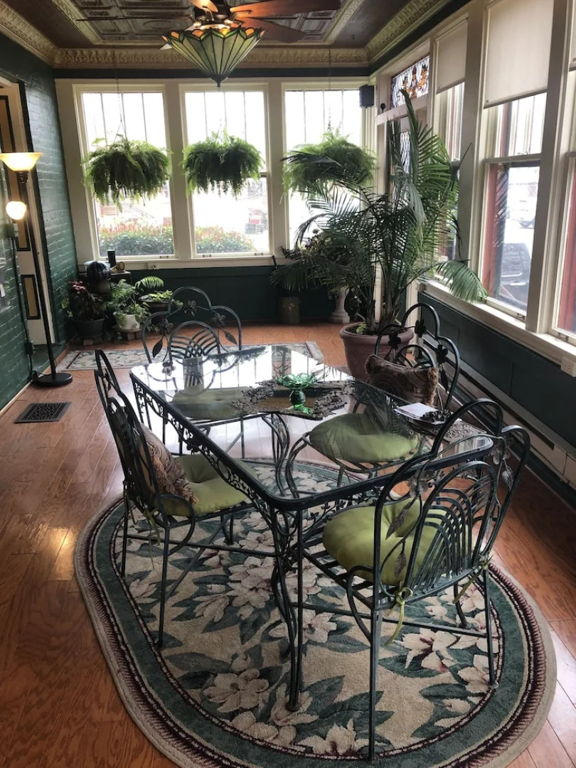 Lyons' Twin Mansions B&B and Spa