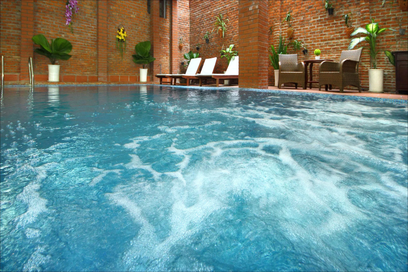 Golden River Hotel