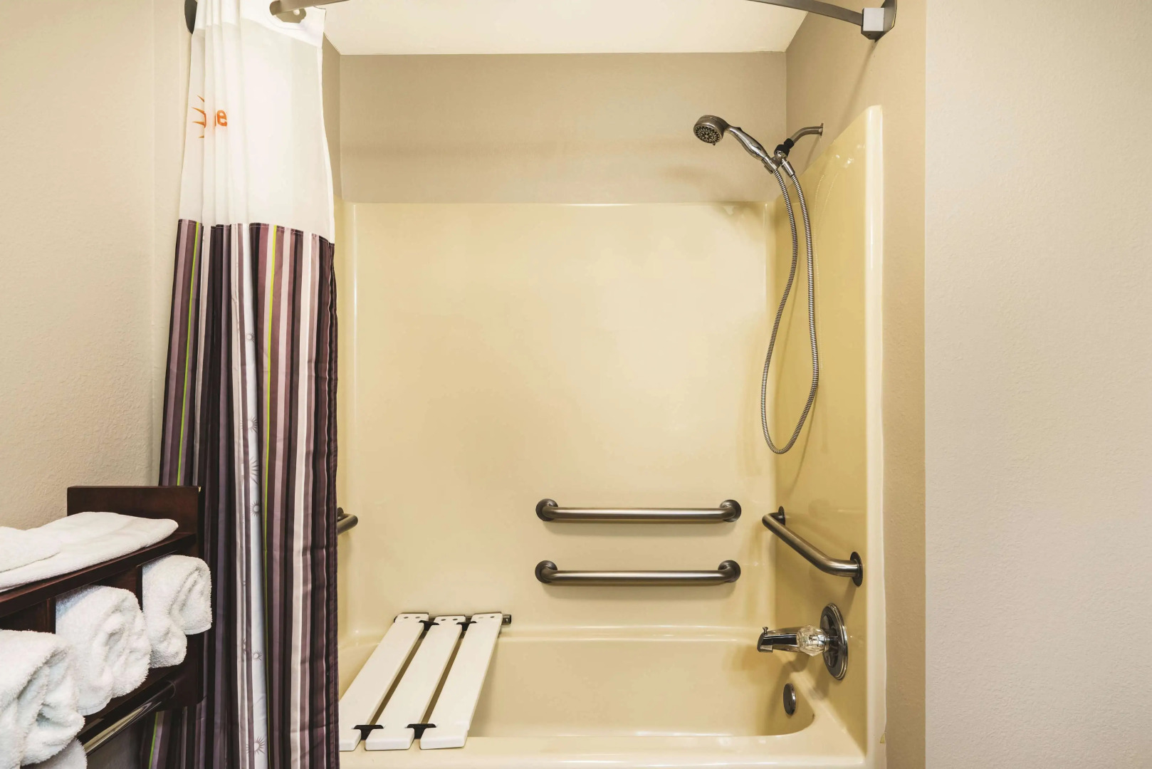 La Quinta Inn & Suites by Wyndham Louisville East