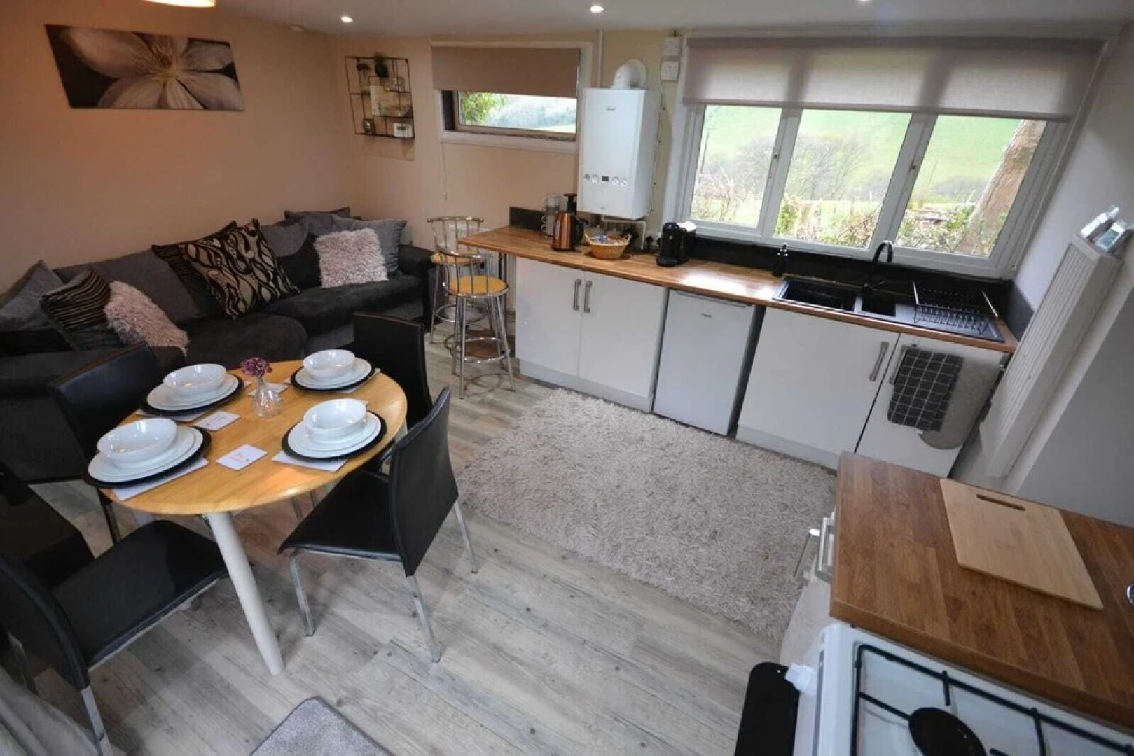2-bed Cabin Sleeps 4 -small Pets Ok -free Parking