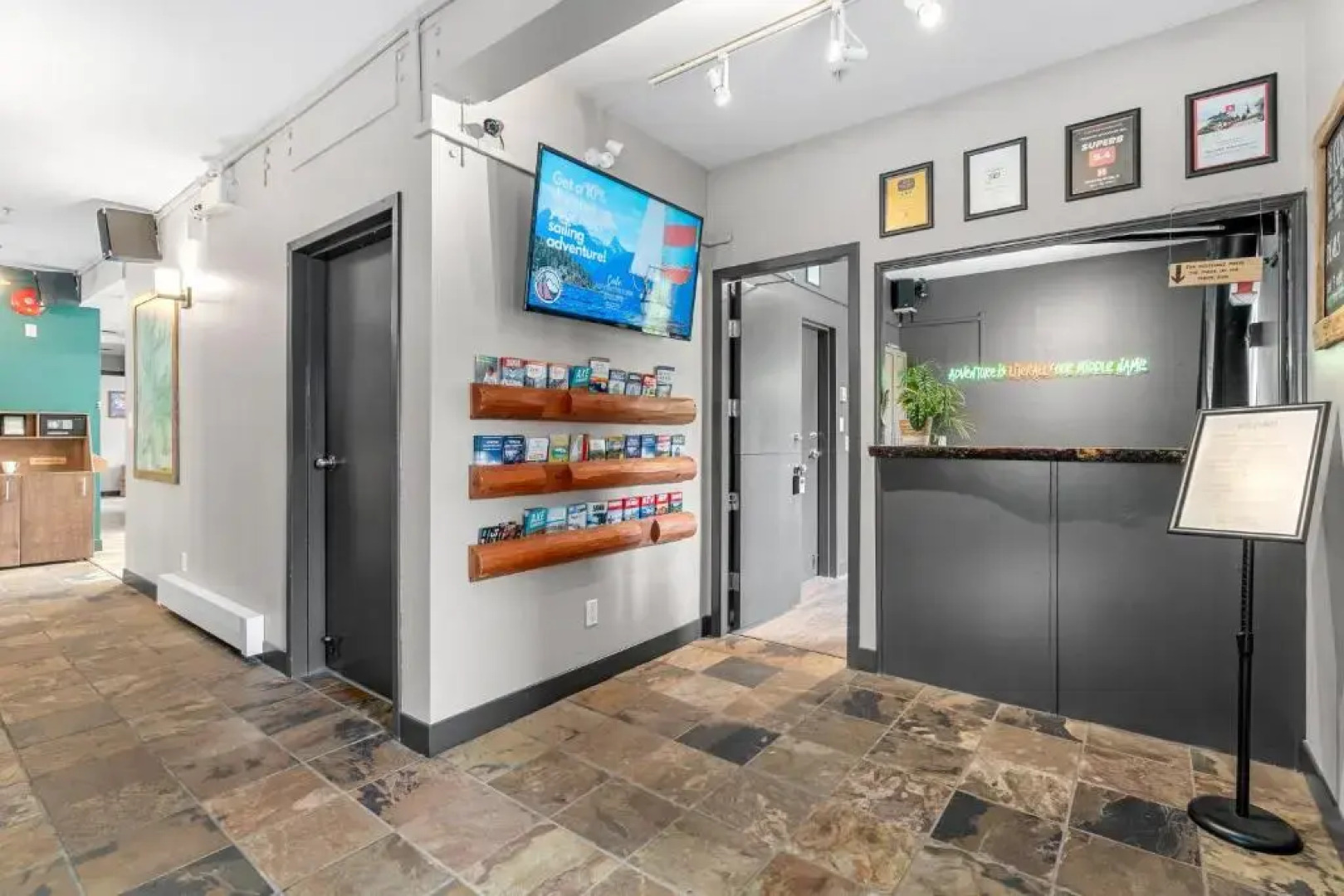 Squamish Adventure Inn & Hostel