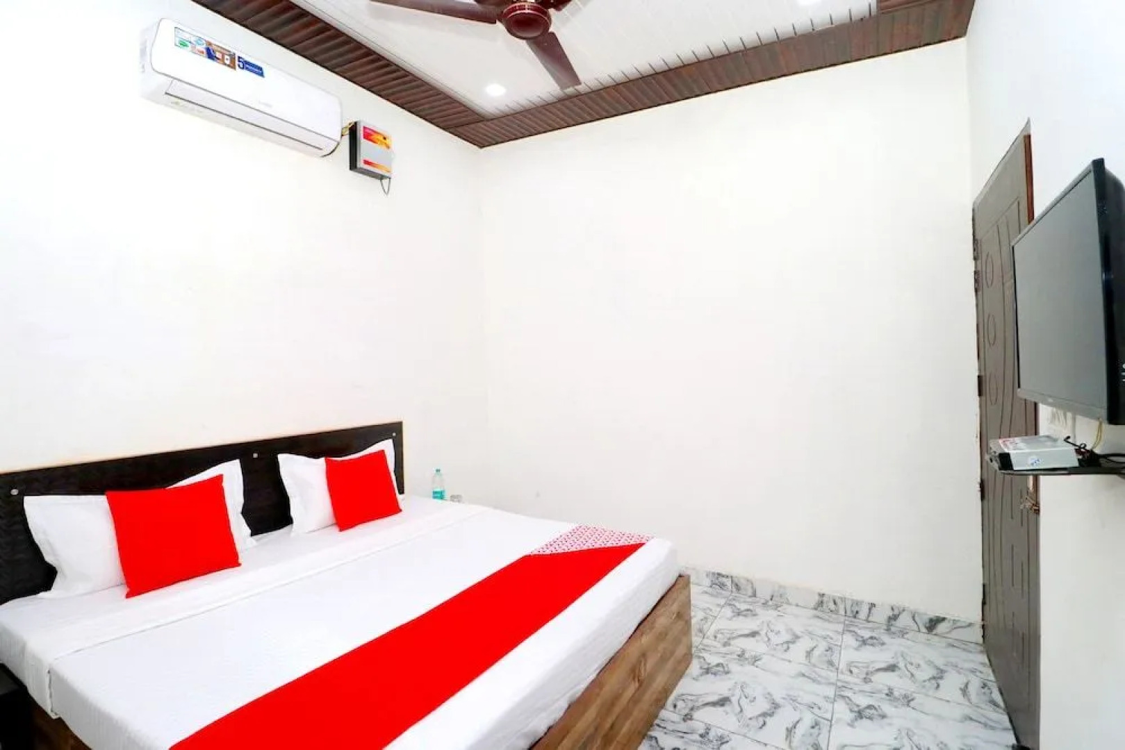 Oyo 41965 Hotel New Bury