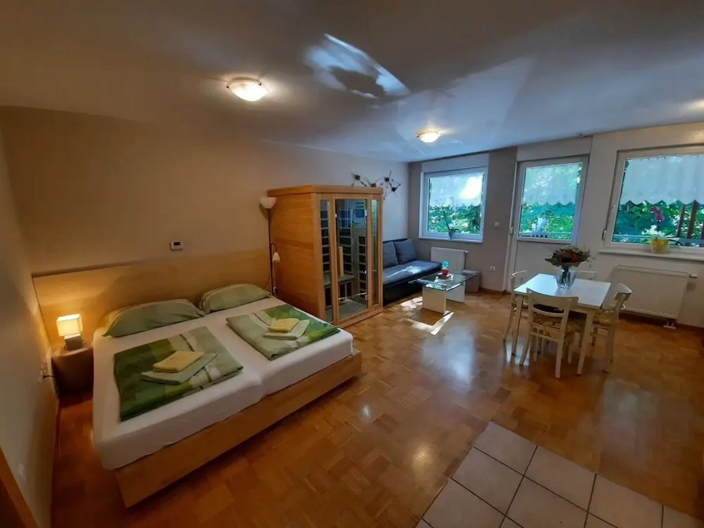 Apartment Honey Bee with Sauna