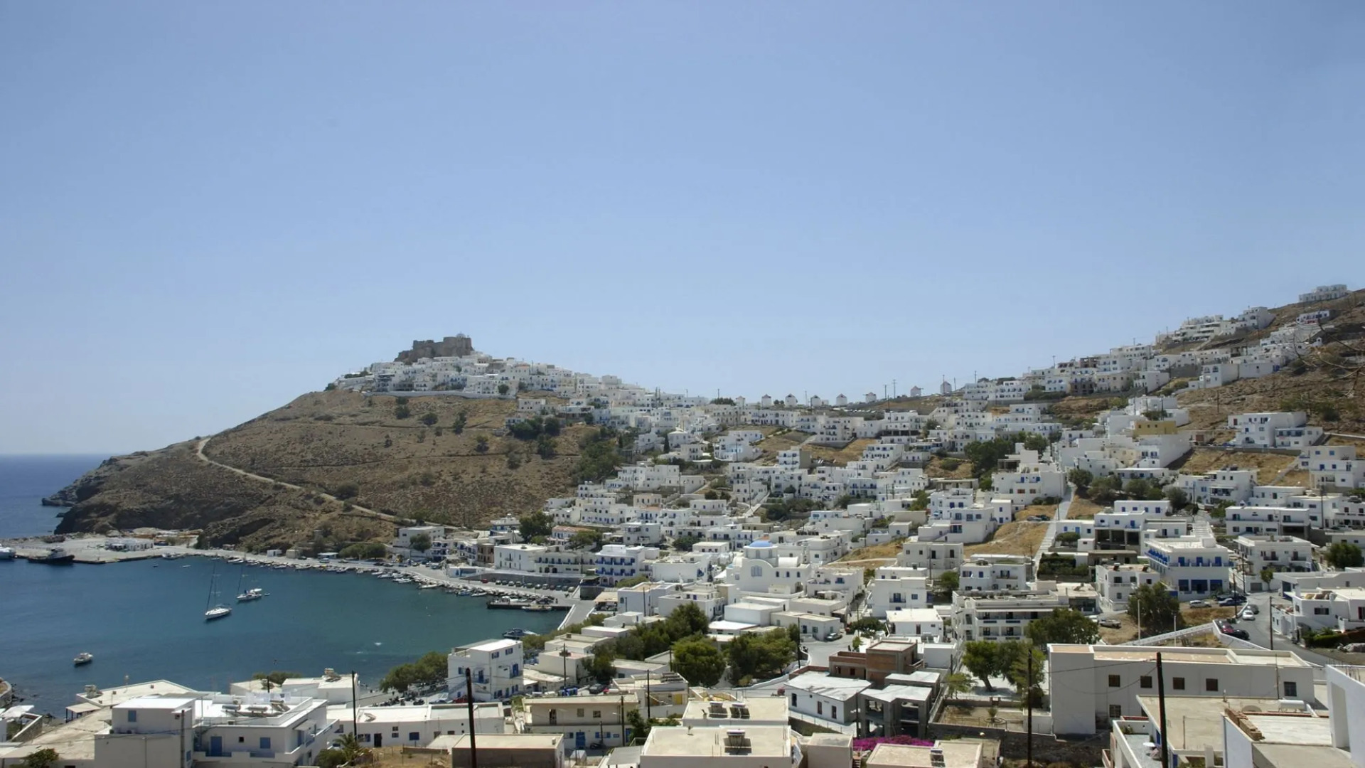 Niriides Luxury Studios