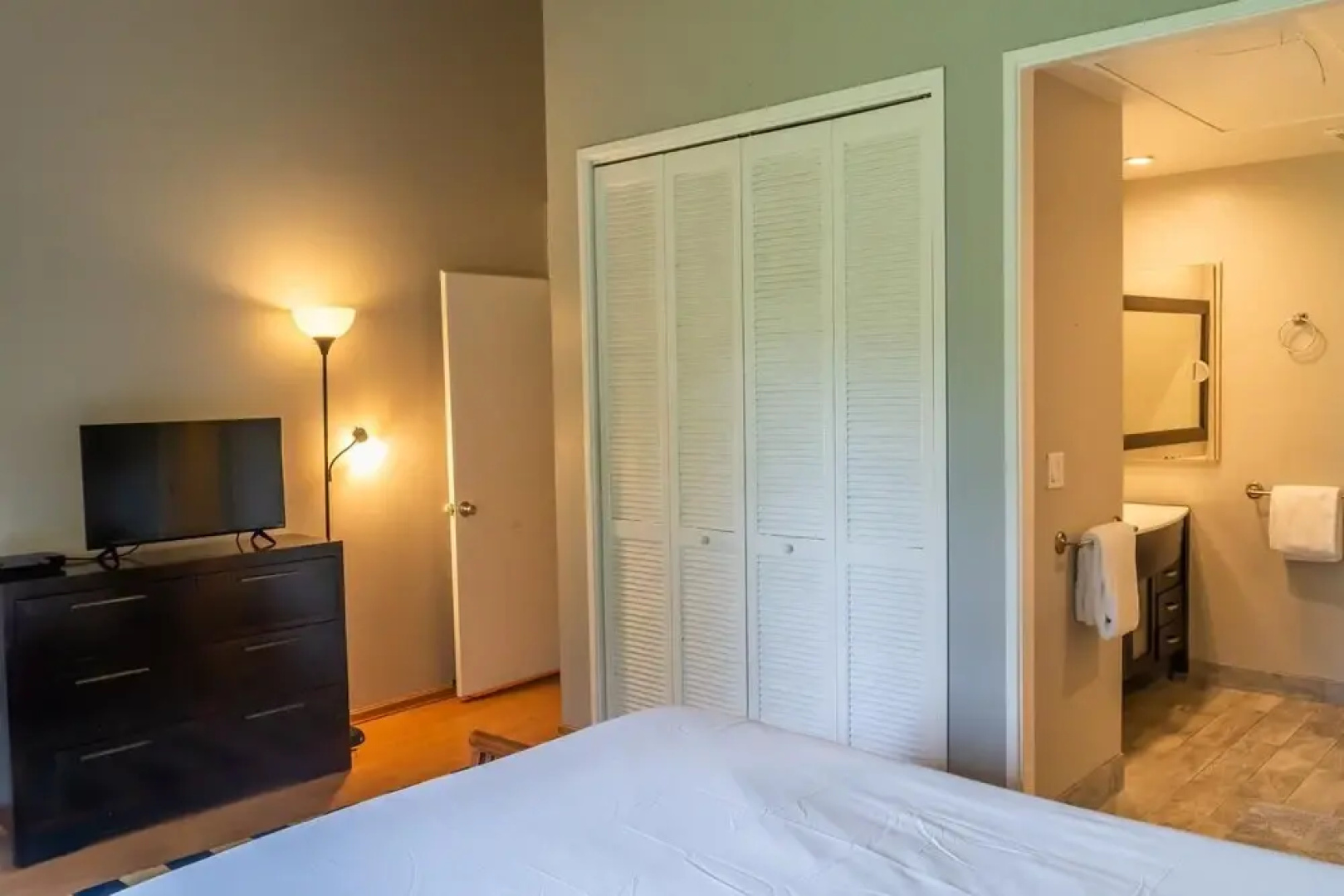 Rare 2 Bedroom + Loft Townhouse on the North Shore