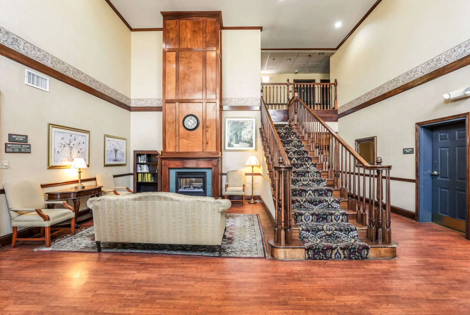 Econo Lodge Inn and Suites