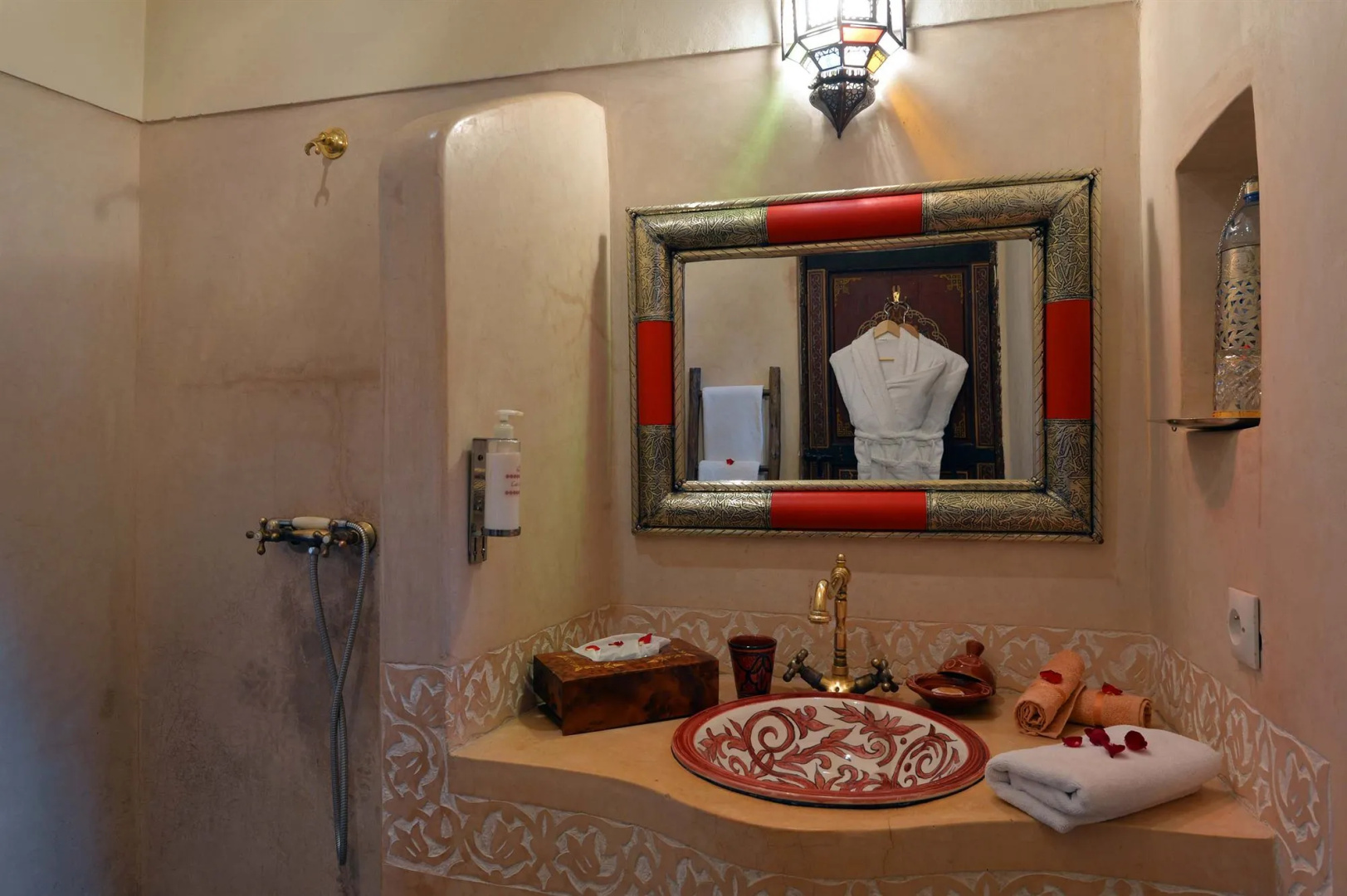 Riad La Porte Rouge By La Siredrah