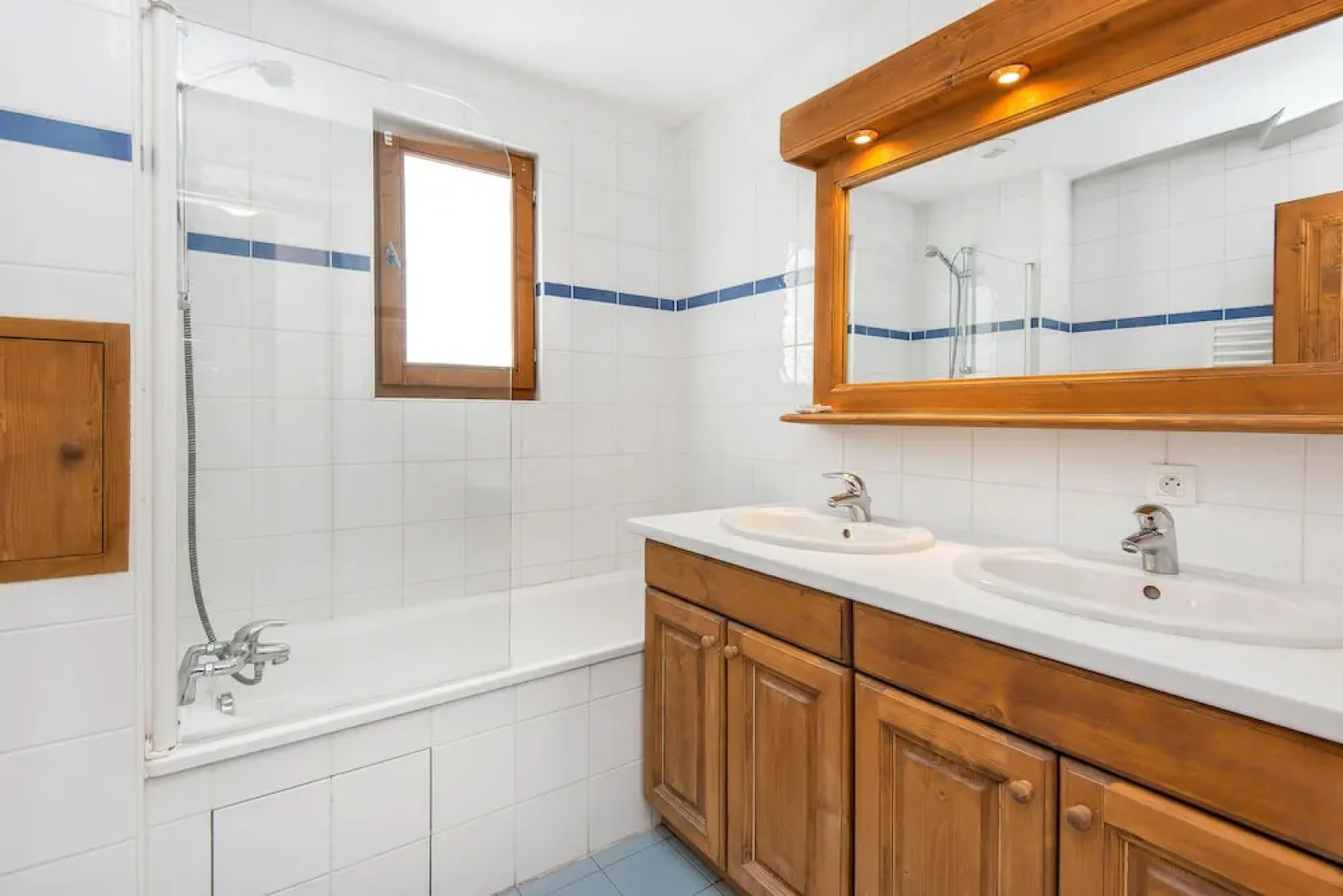 Chalet Oliver by Skinetworks