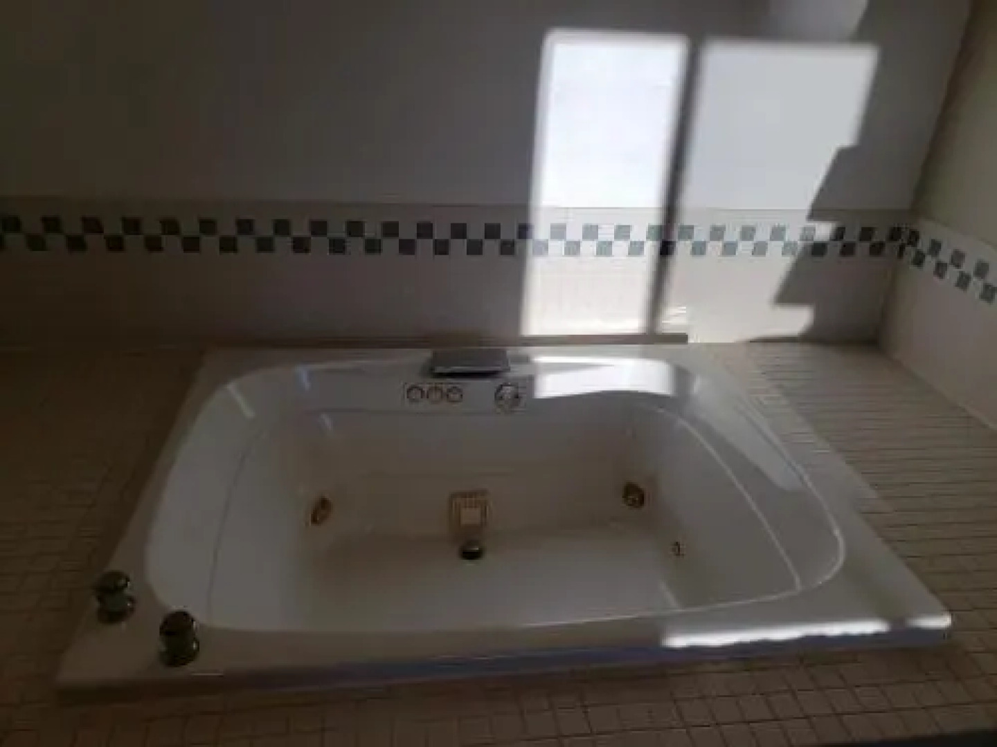 The Center Lodge and Jacuzzi Suites