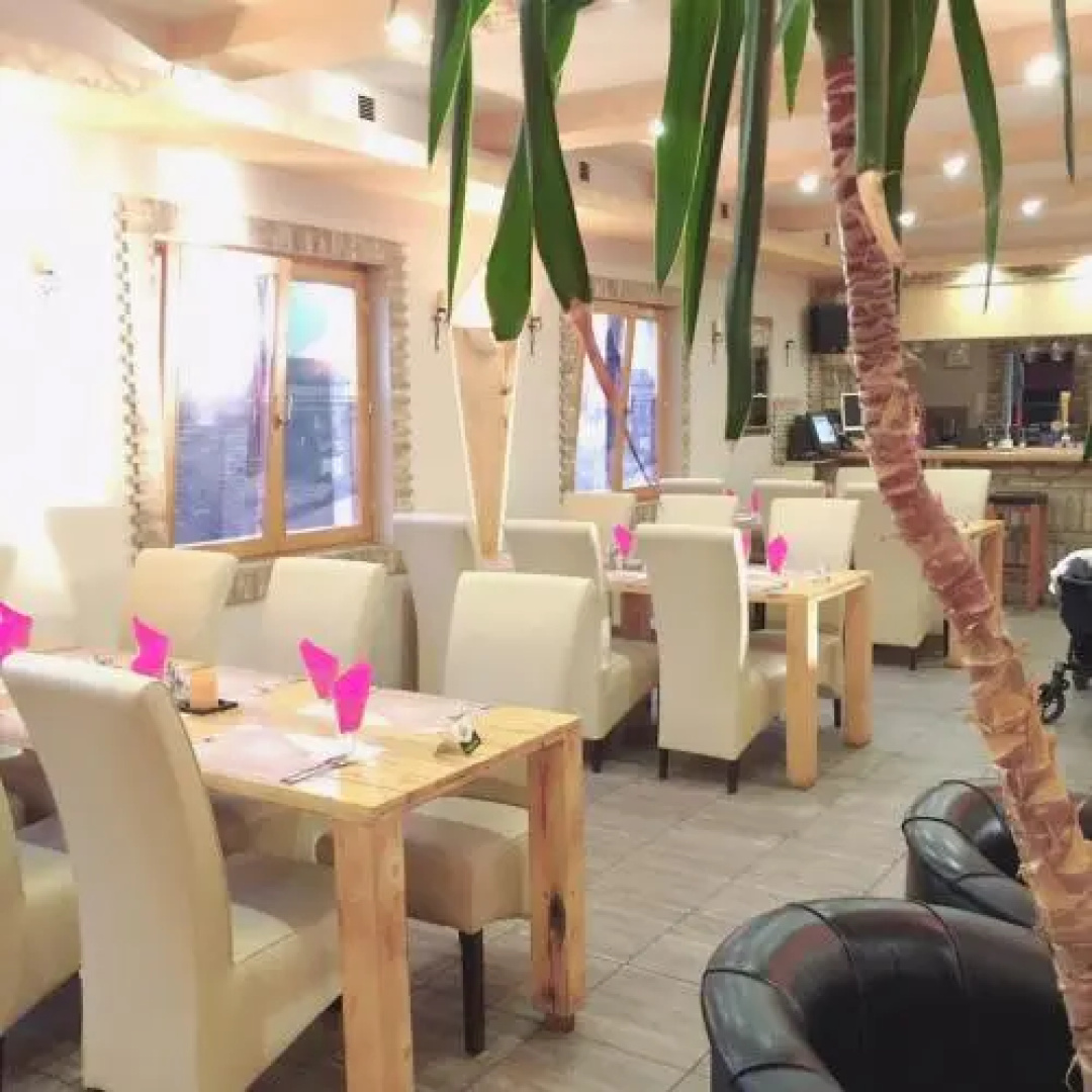Roadside Restaurant & Caffe Bar