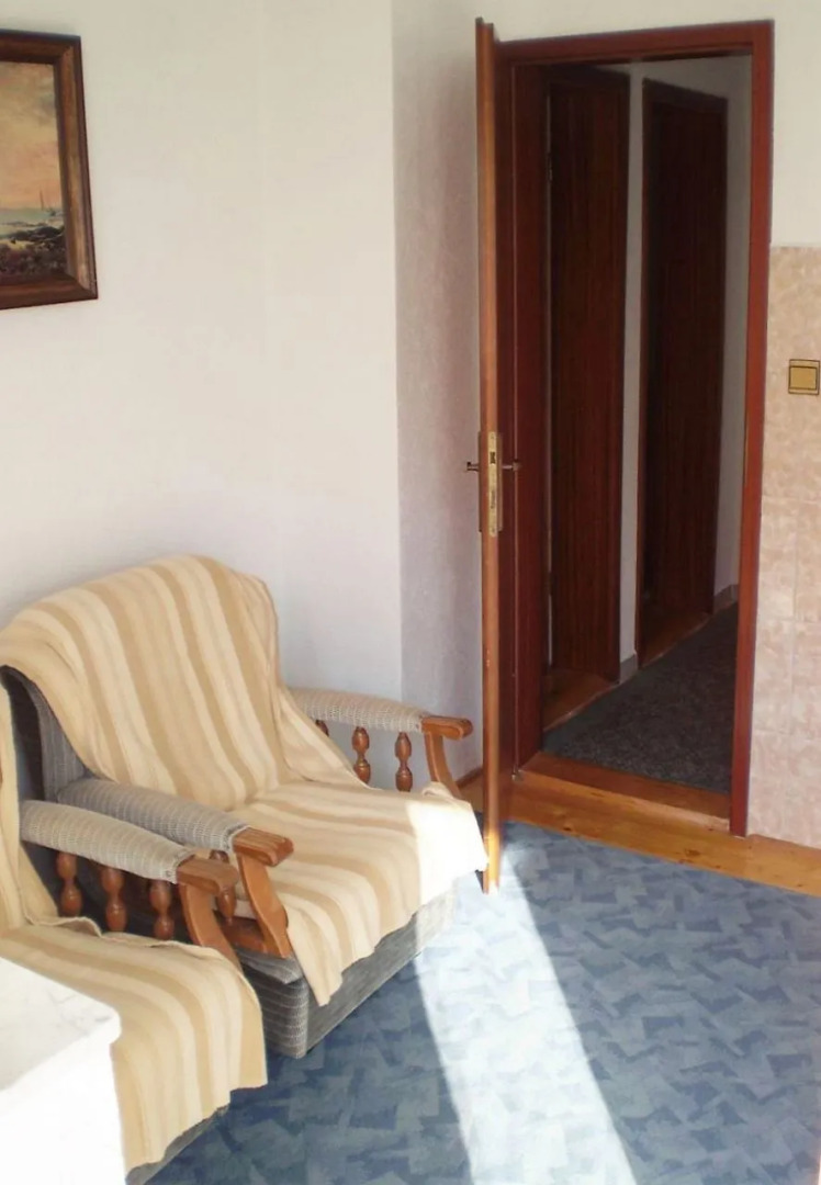 Apartment Šera - 50 m from beach: A1 Pisak, Riviera Omis
