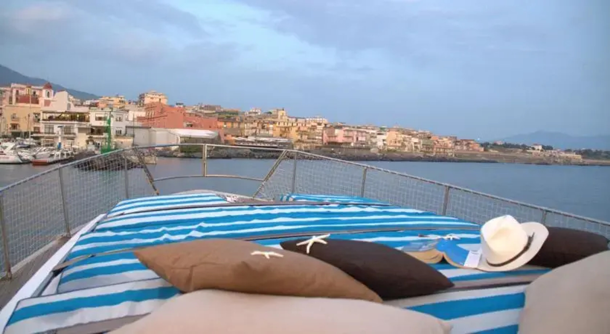 Boat Sea Dreams Charter